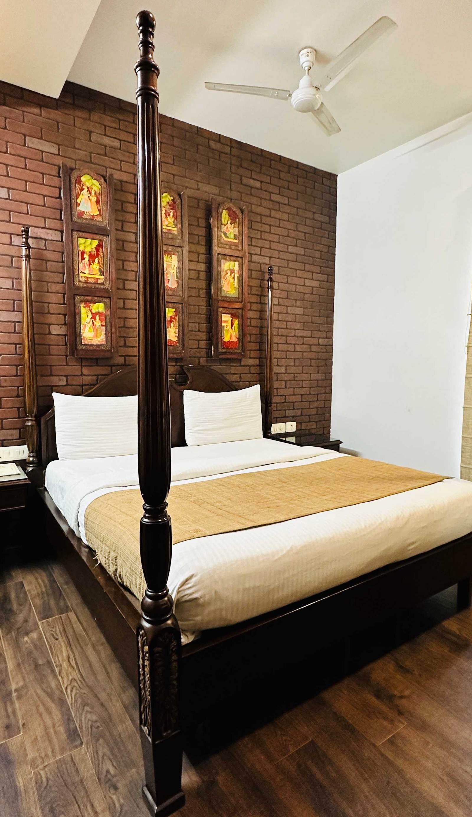Qotel Signature Lavish Inn Rajouri Garden