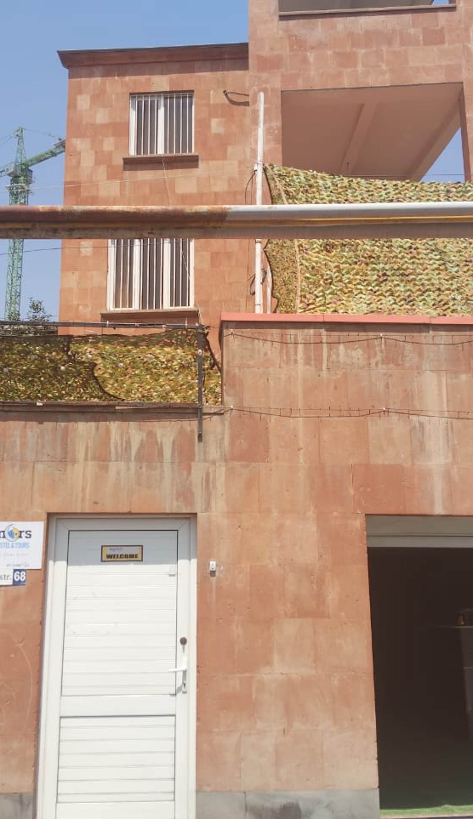 Dreamer's Den Hostel and Tours