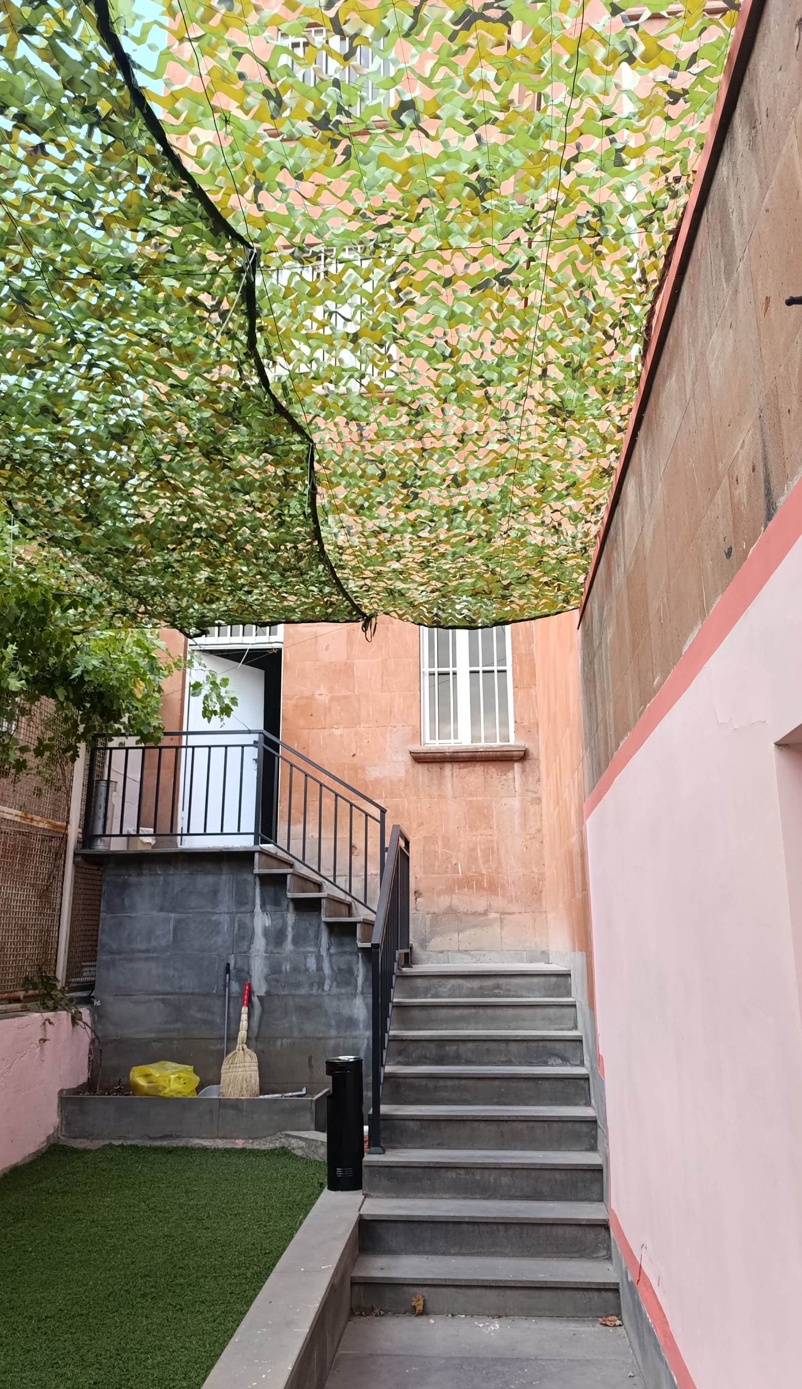 Dreamer's Den Hostel and Tours