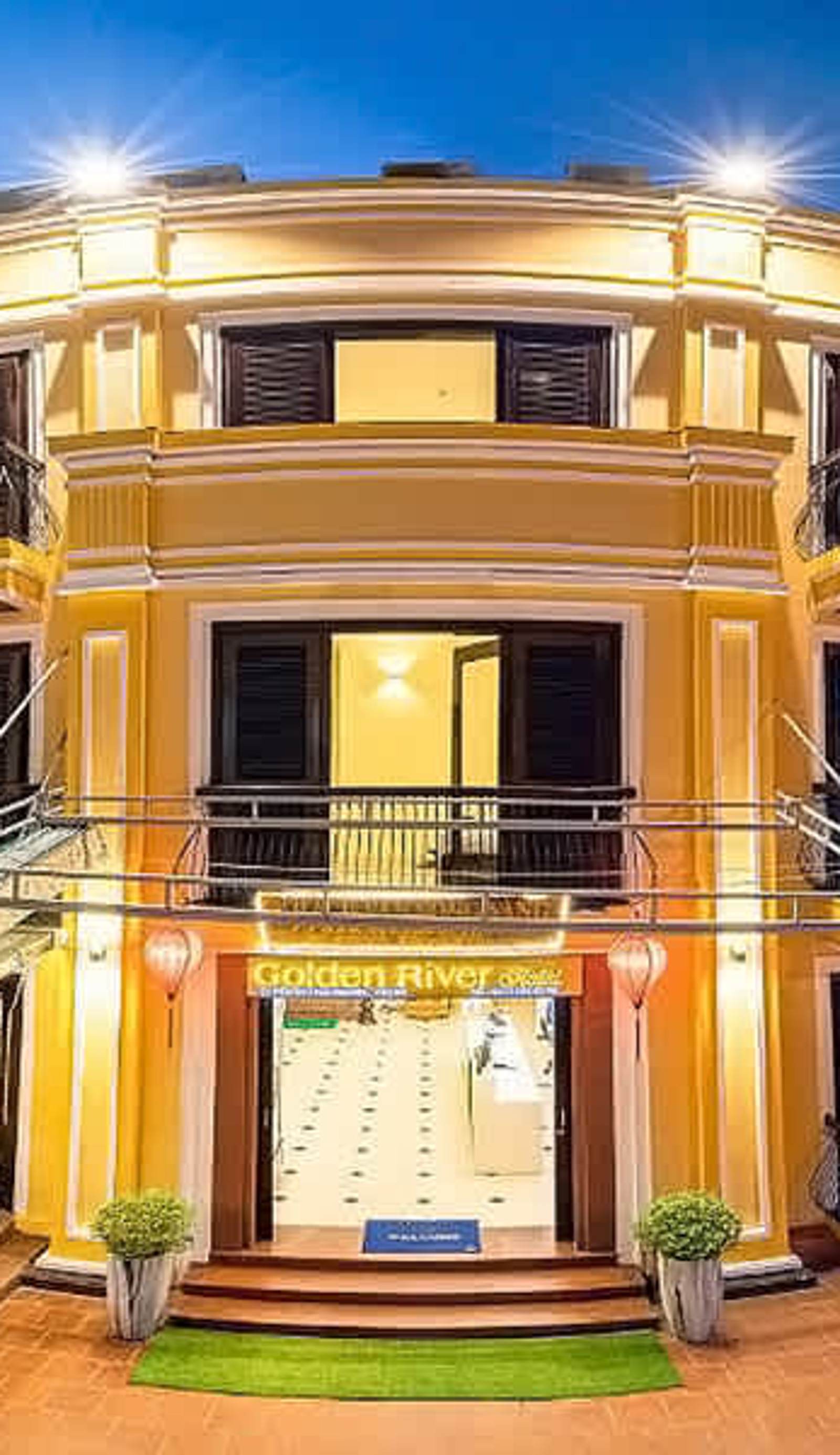 Golden River Hotel