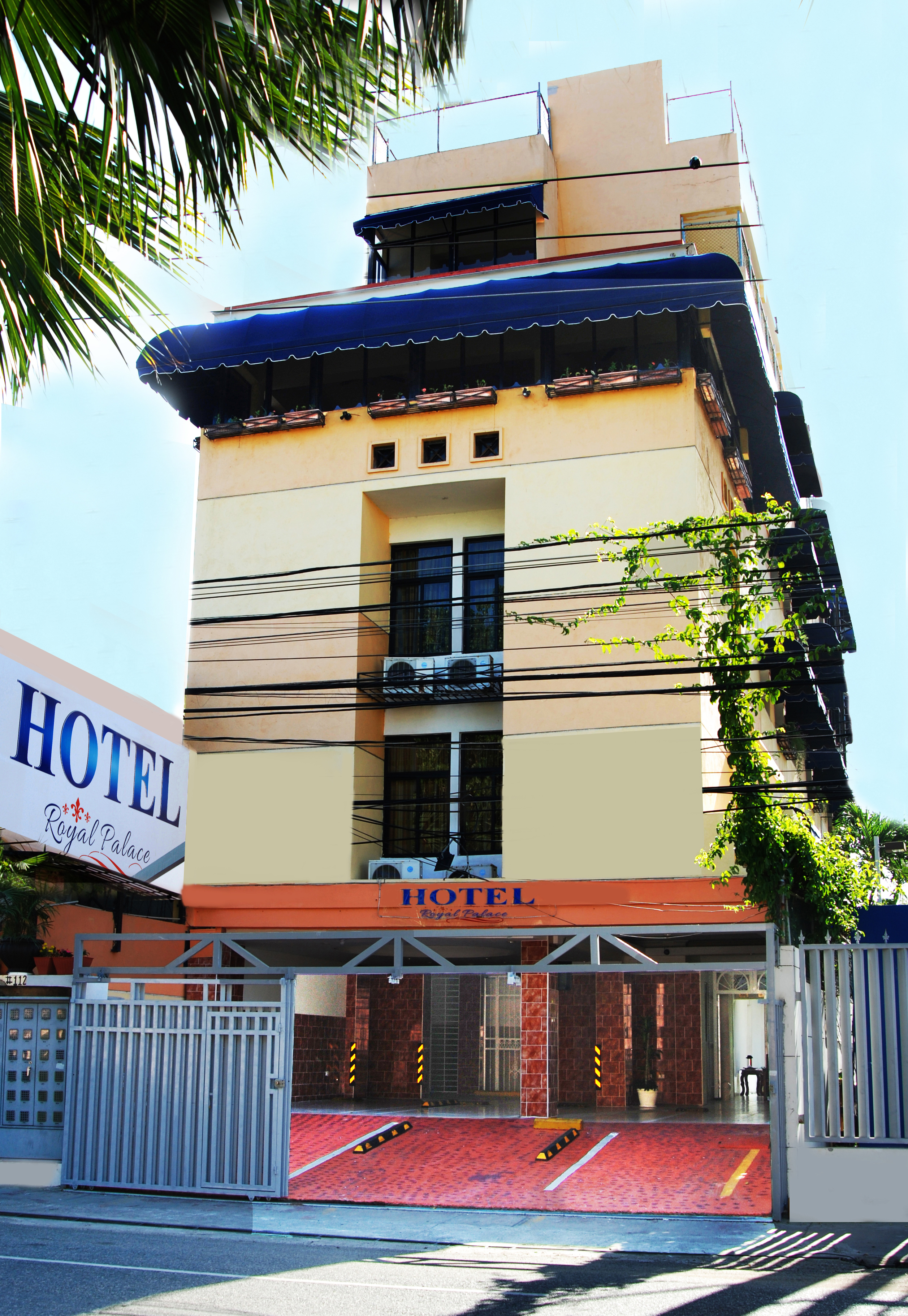 Royal Palace Hotel