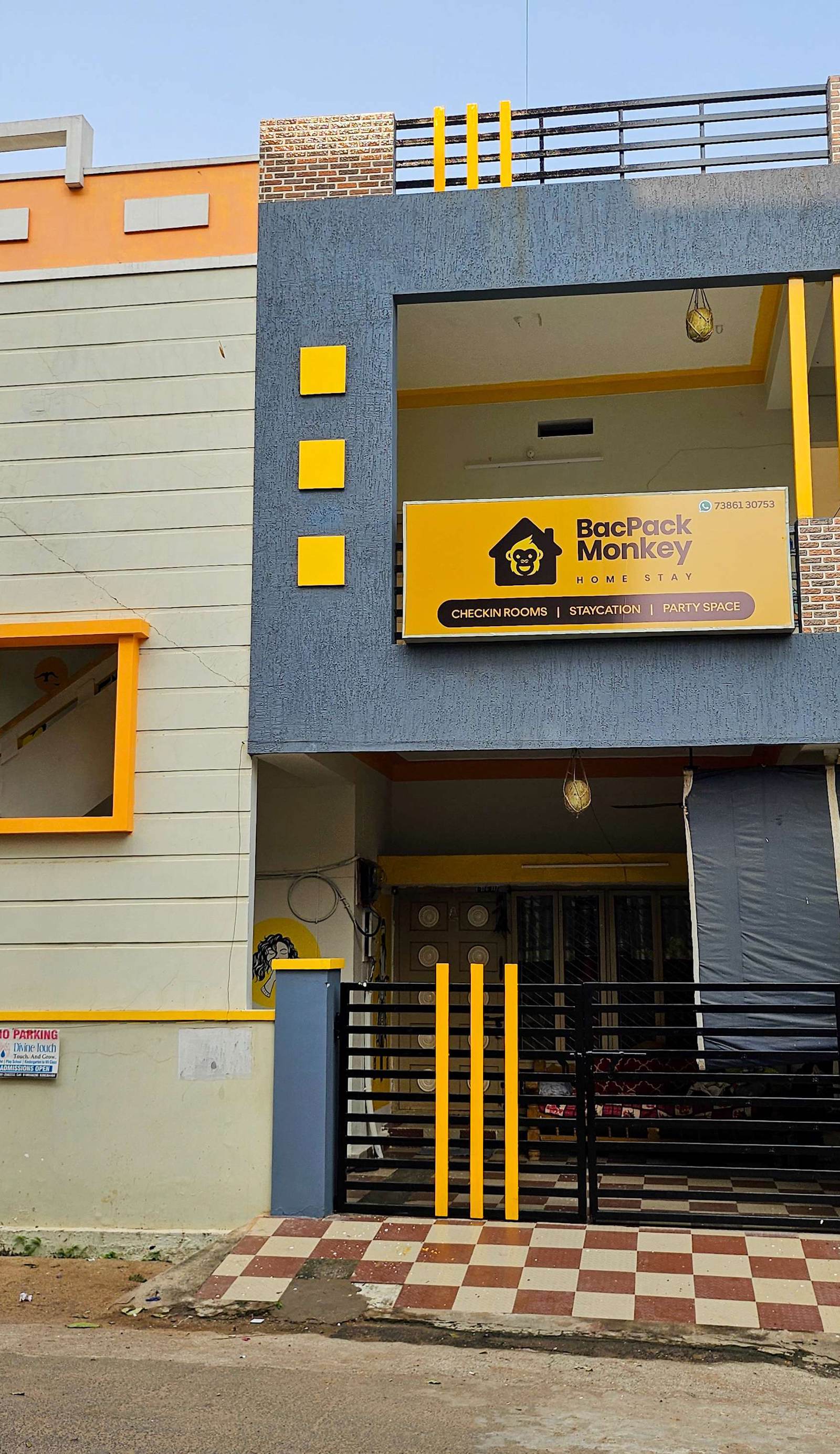 BacPack Monkey Home Stay
