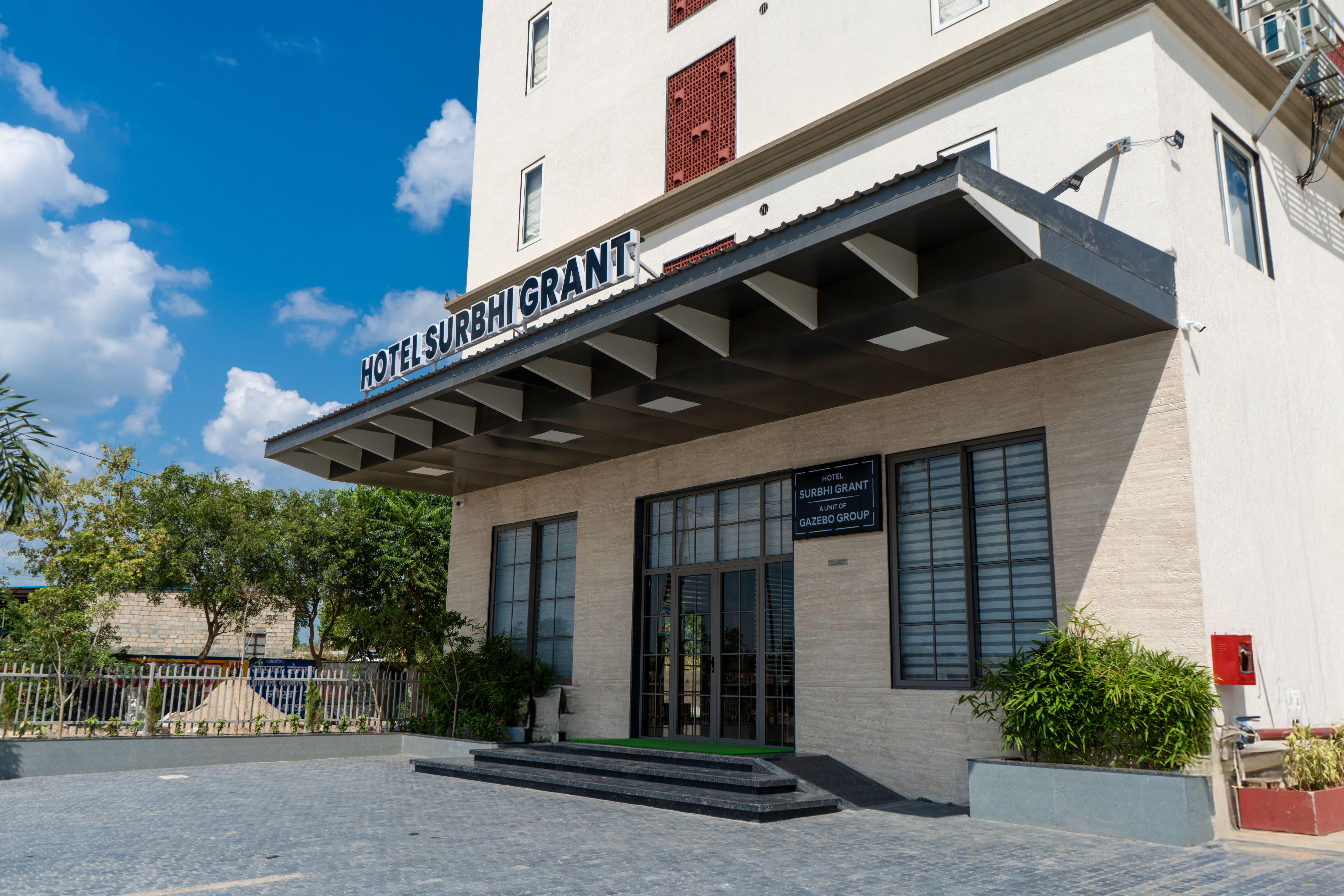 Hotel Surbhi Grant By Gazebo