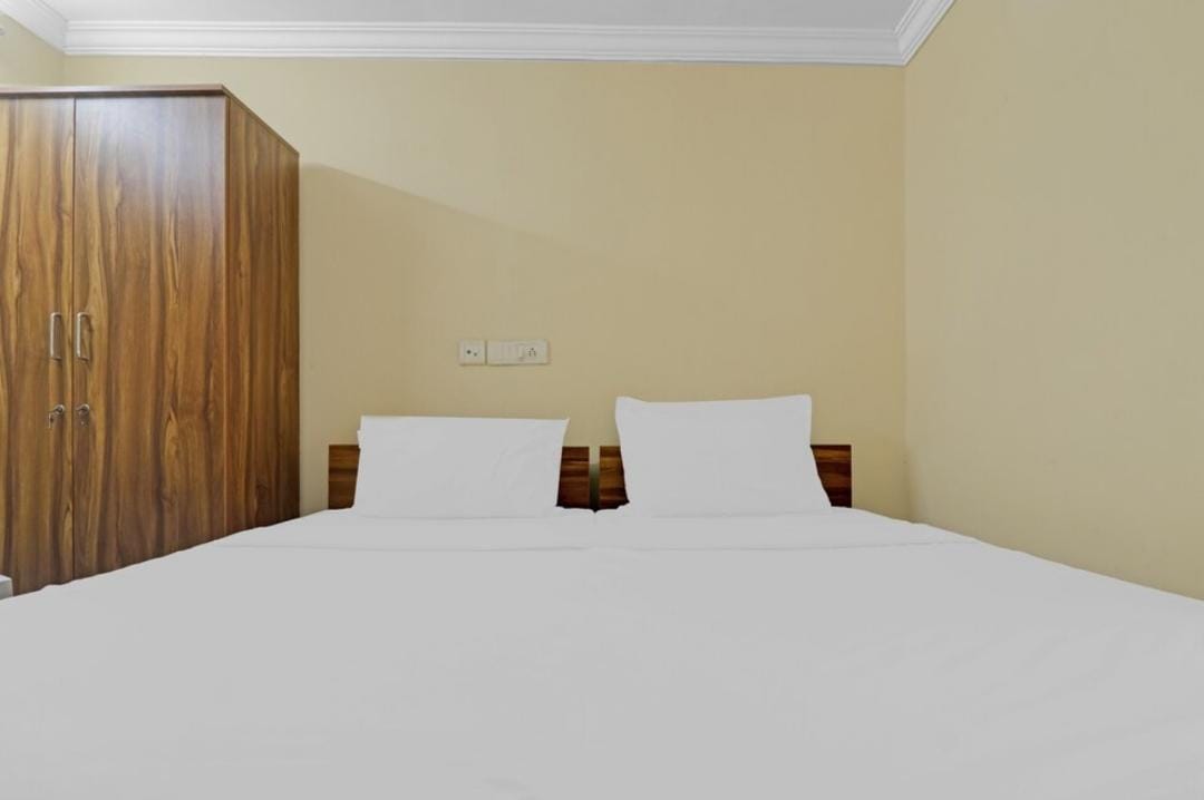 White Carnations Hotel
