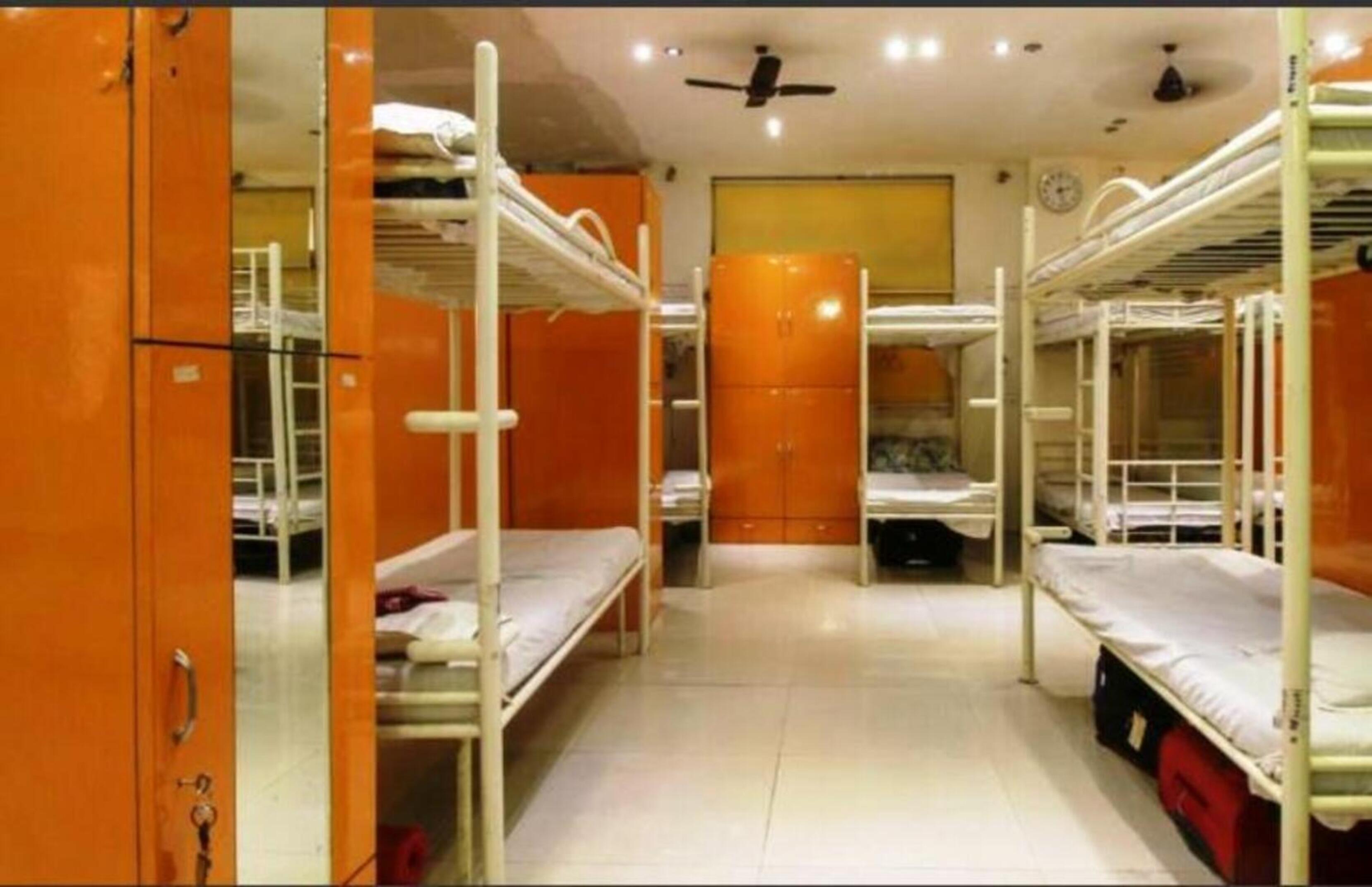 PG Hostels Backpackers Bed & Breakfast