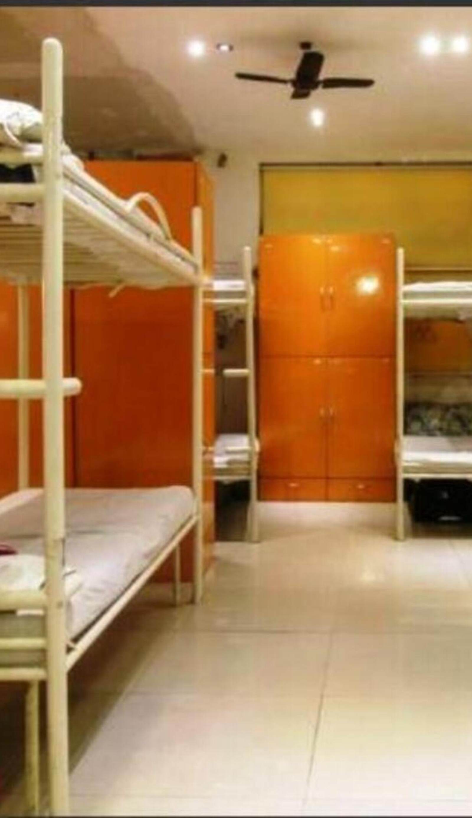 PG Hostels Backpackers Bed & Breakfast