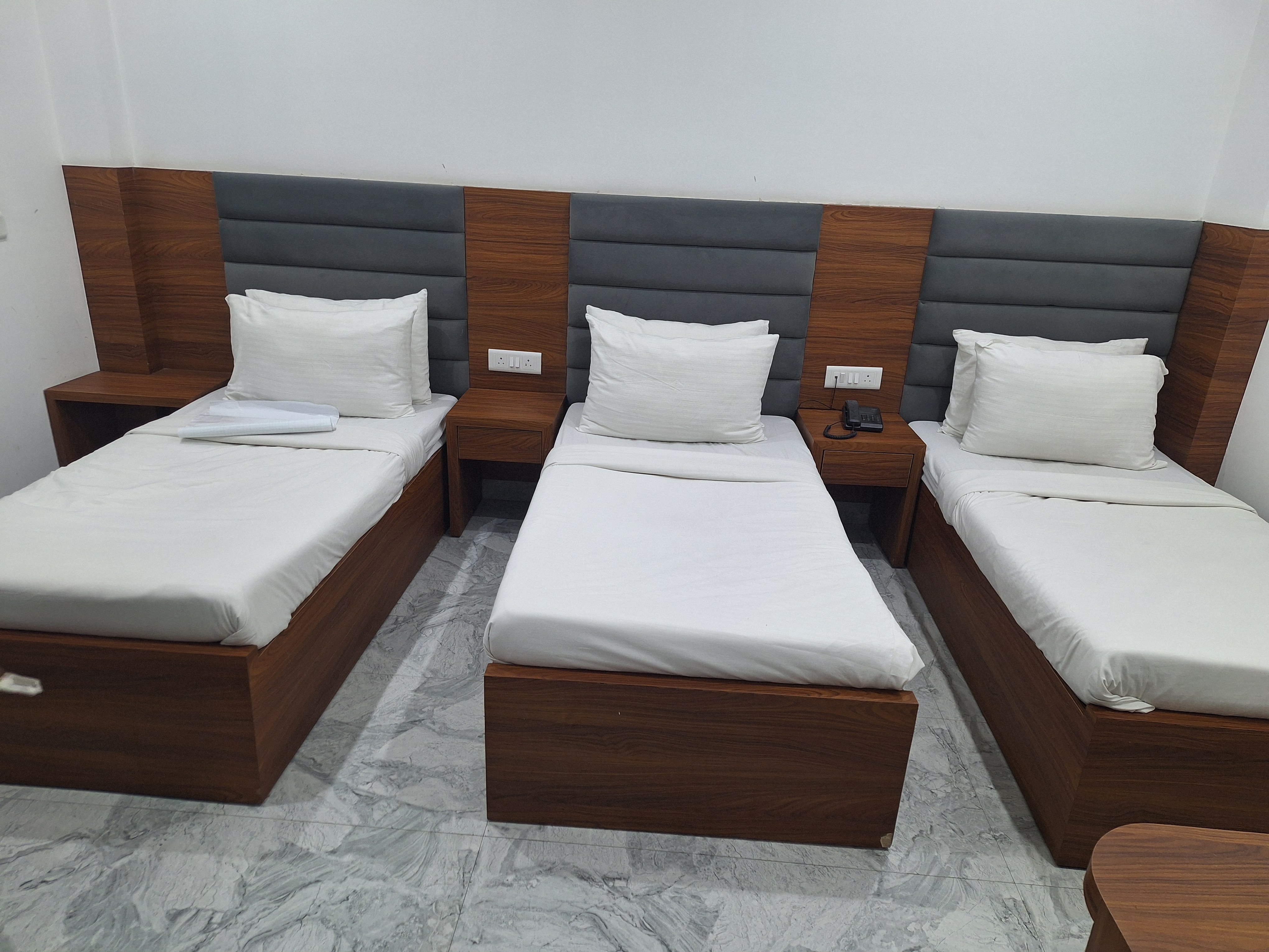 Hotel S B Inn