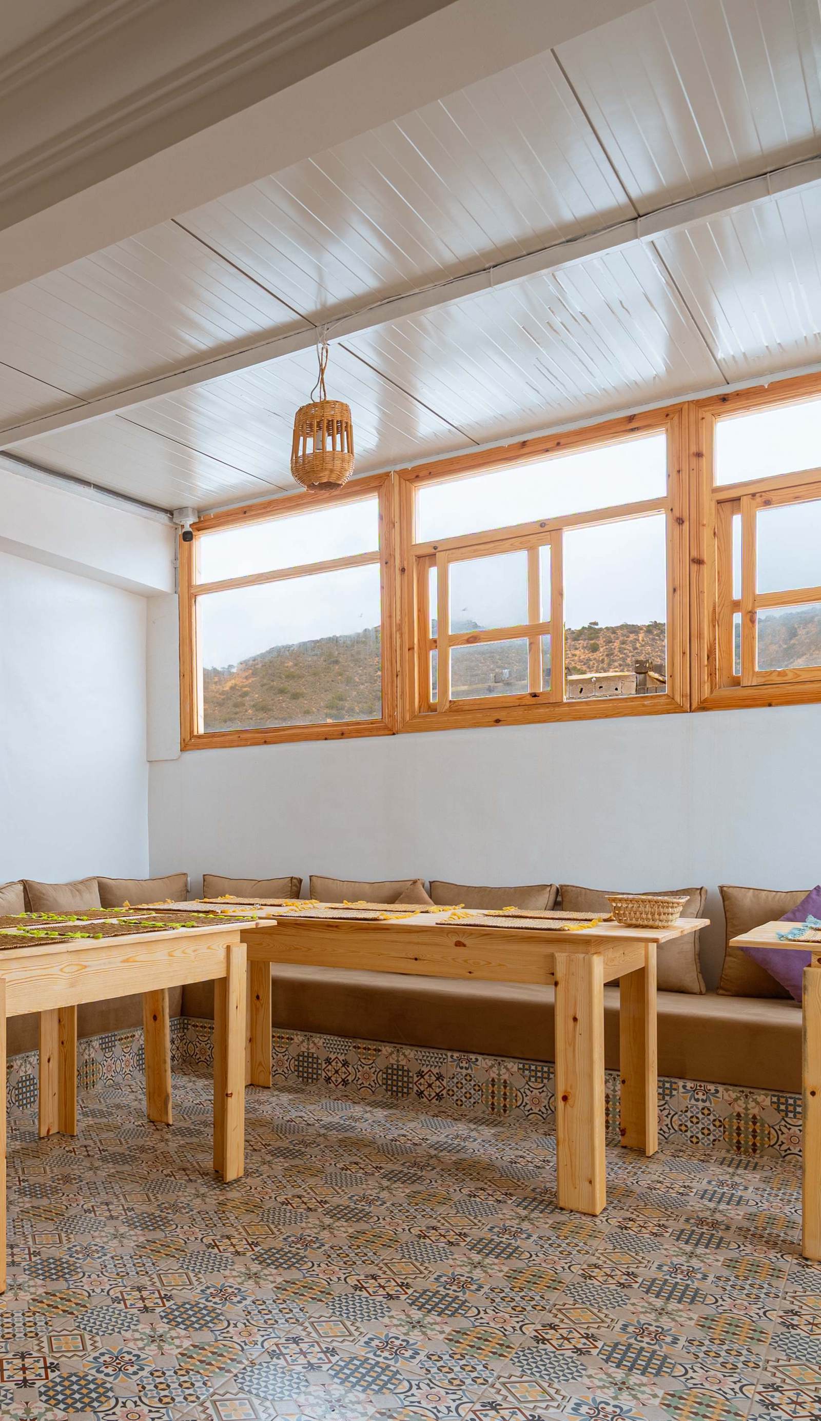 Roots Surf House - Anza
