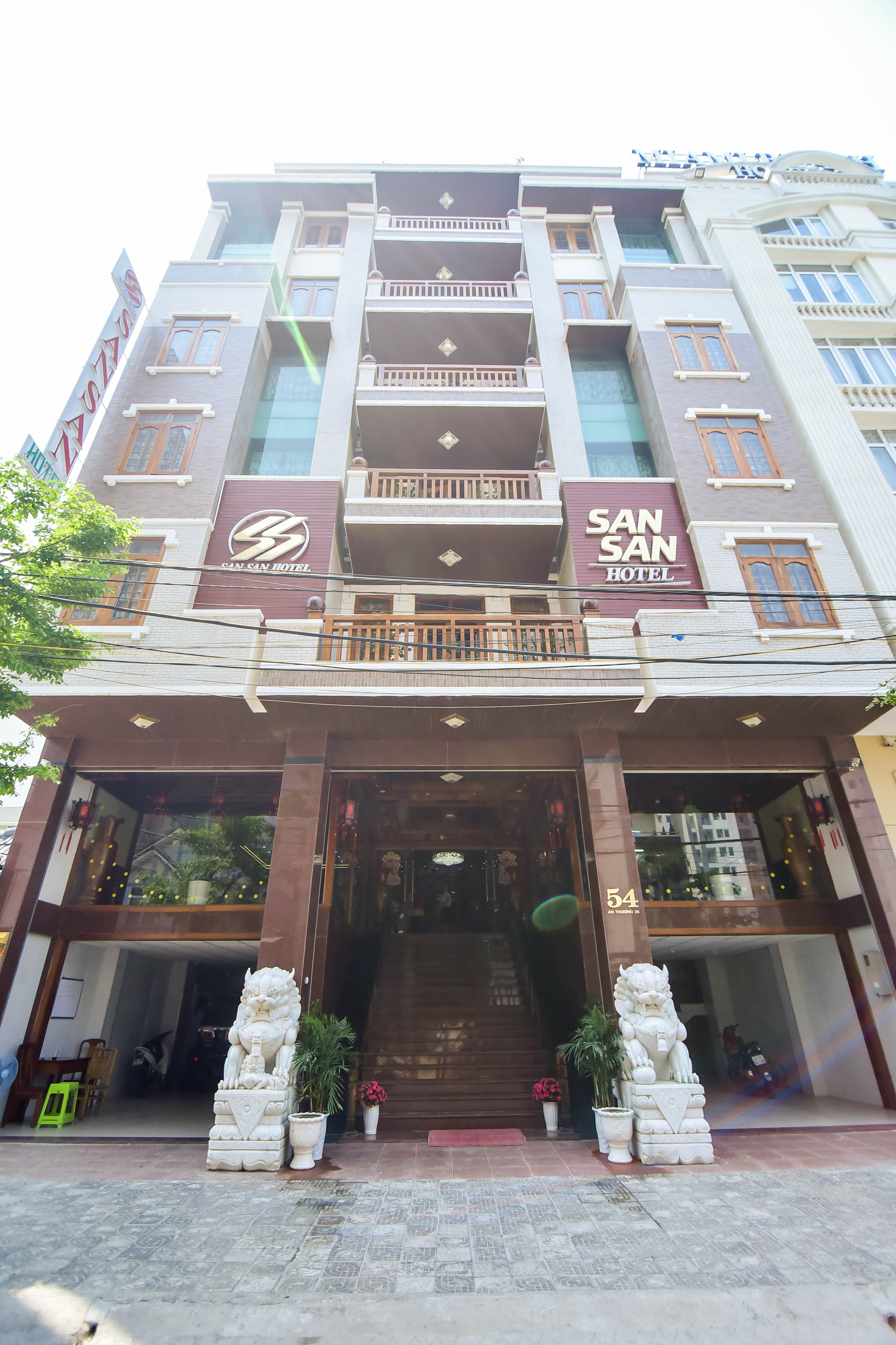 San San Hotel