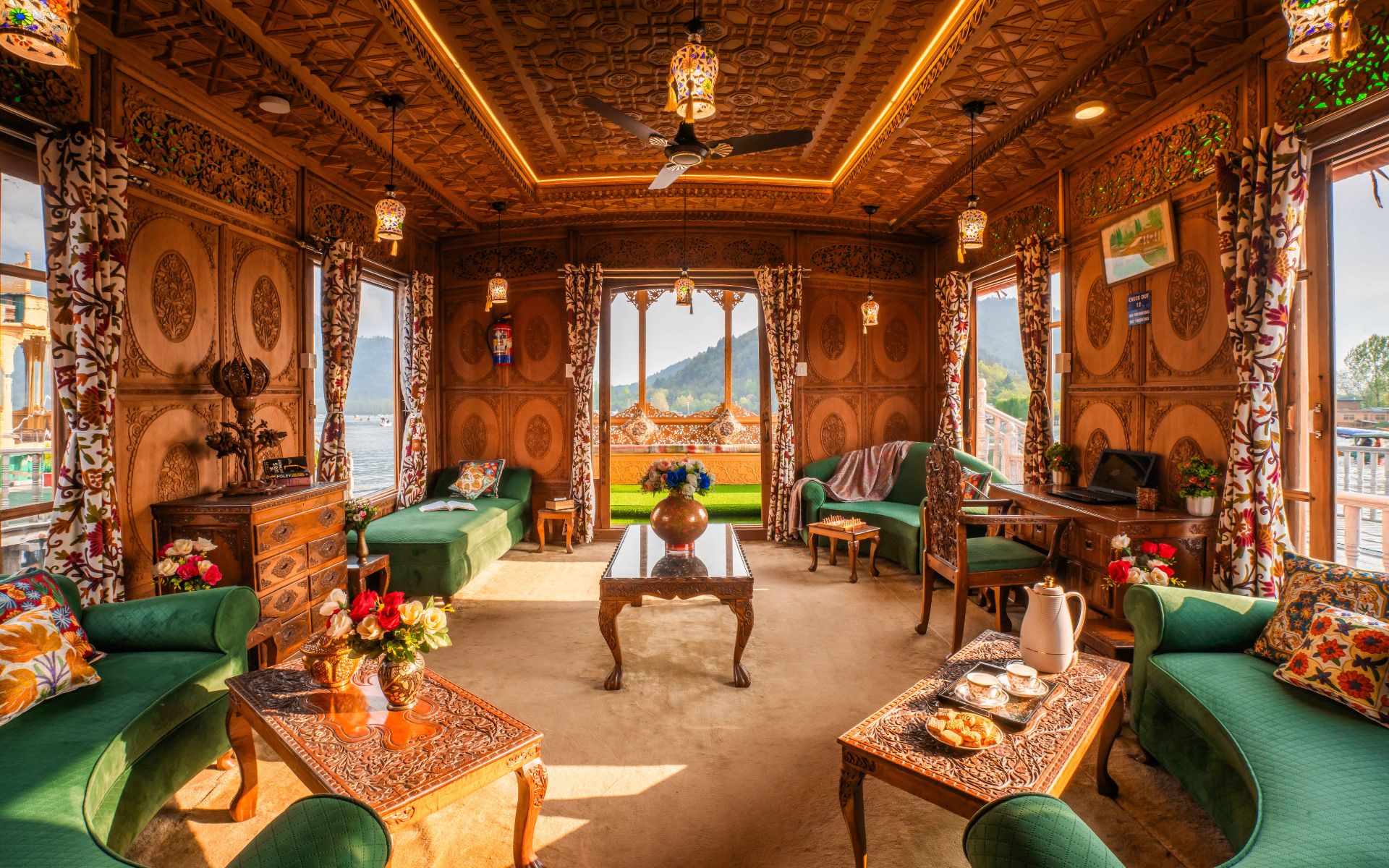 Moustache Houseboat Srinagar