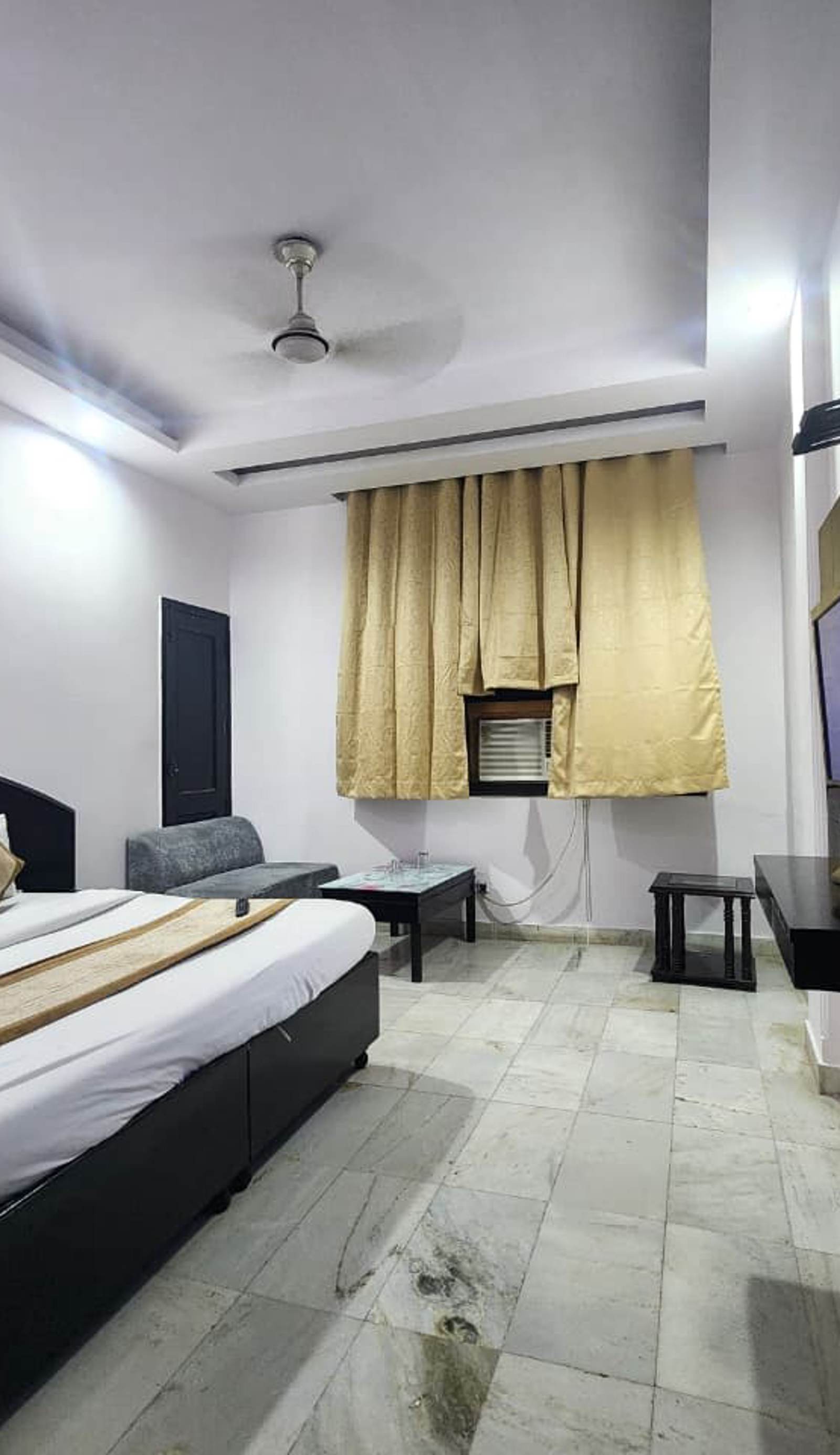 Hotel Grand Central Near Karol Bagh Metro