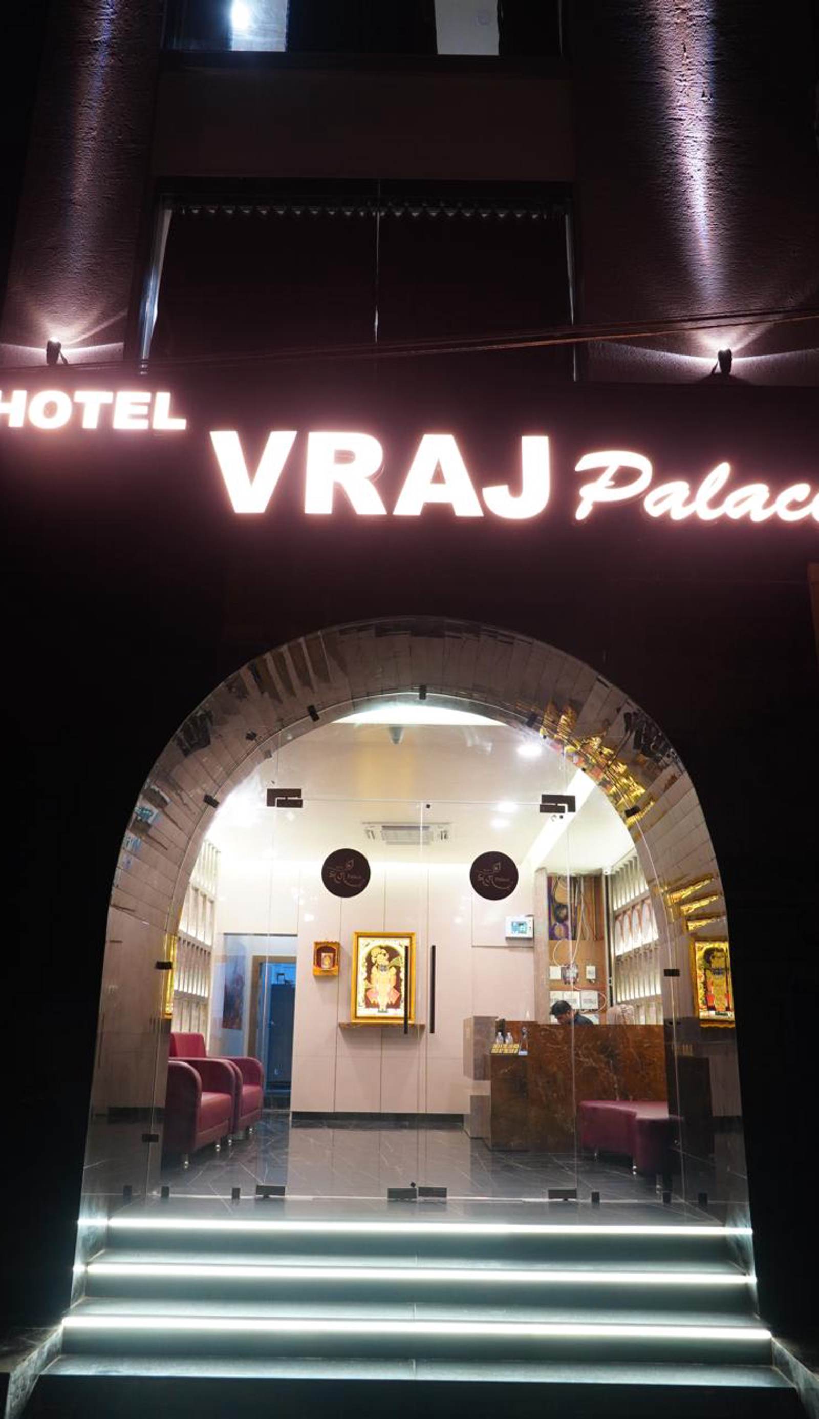 Hotel Vraj Palace