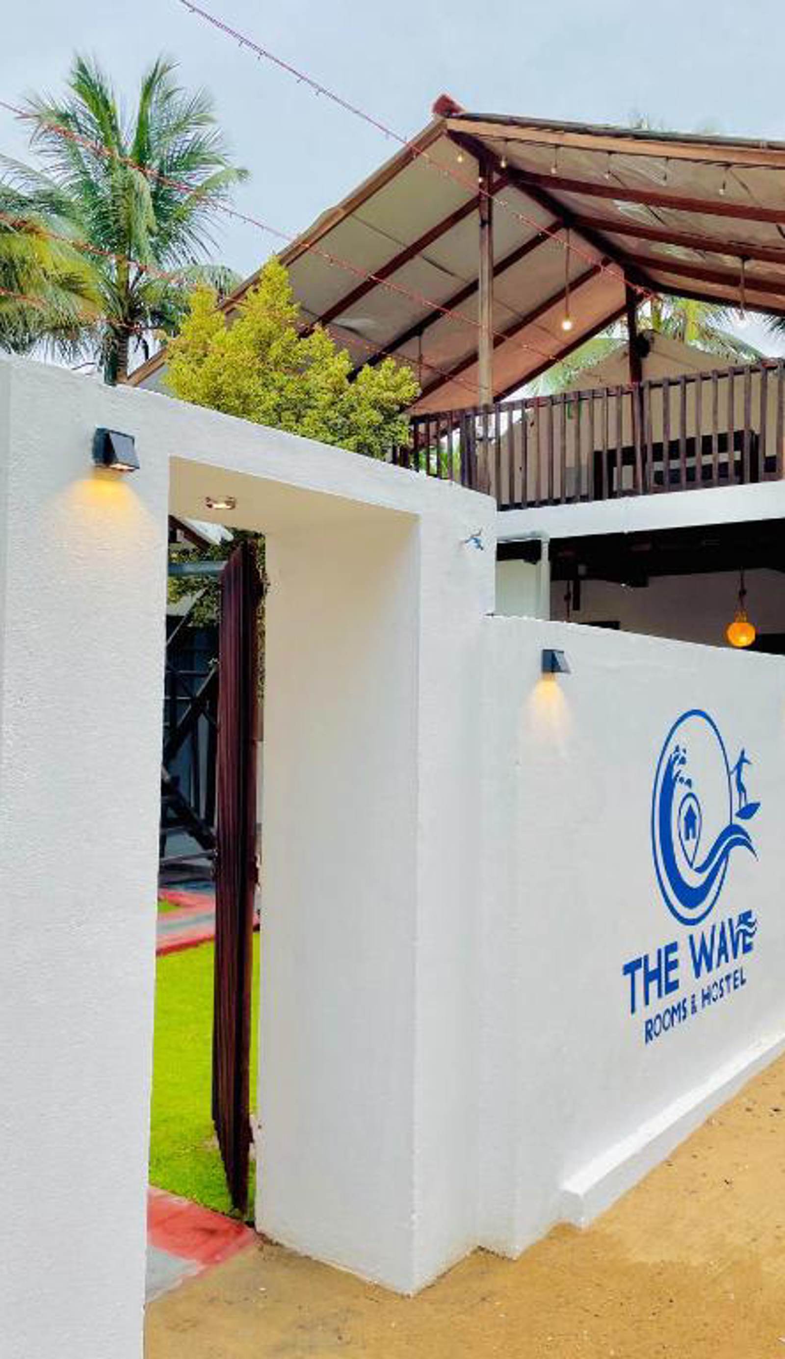 The Wave Rooms & Hostel