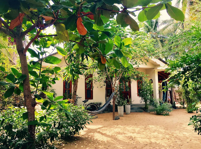 Star Rest Surf Camp Arugambay
