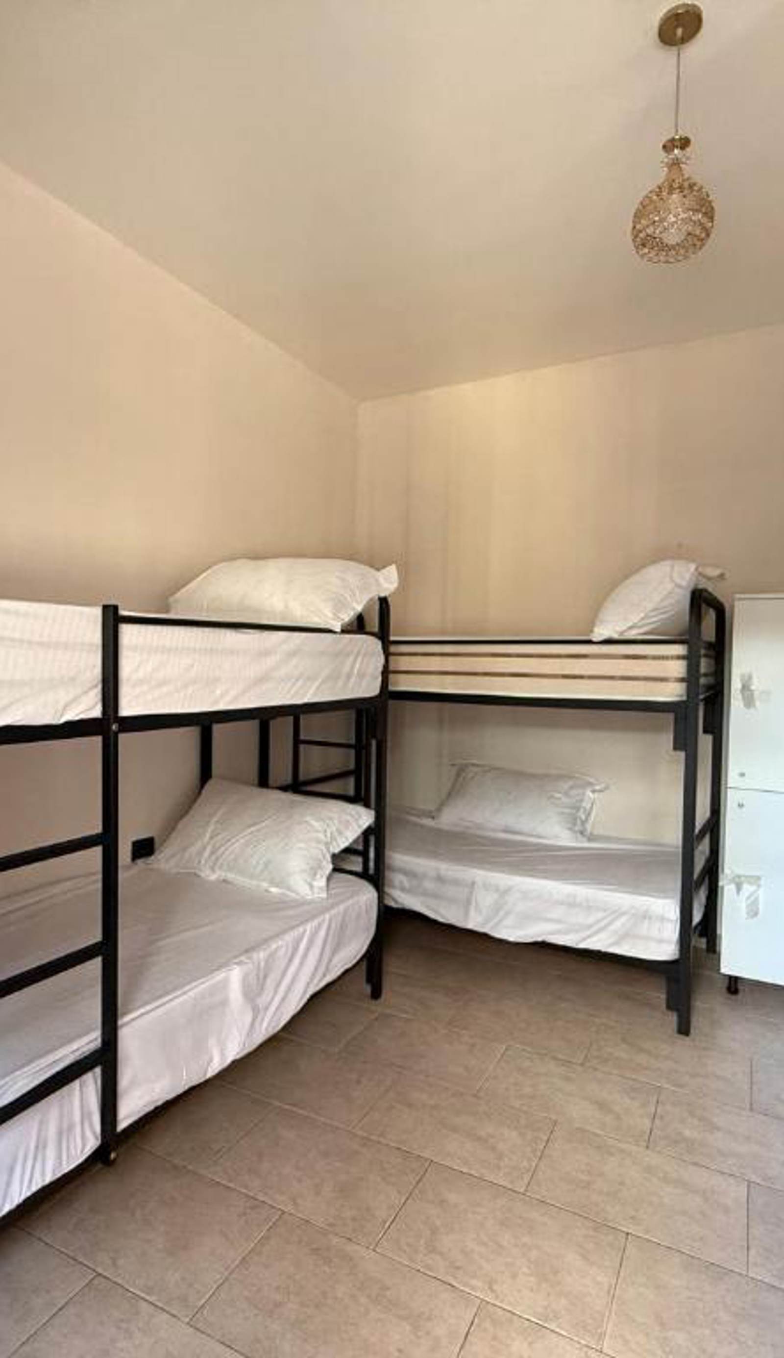 Alina Hostels