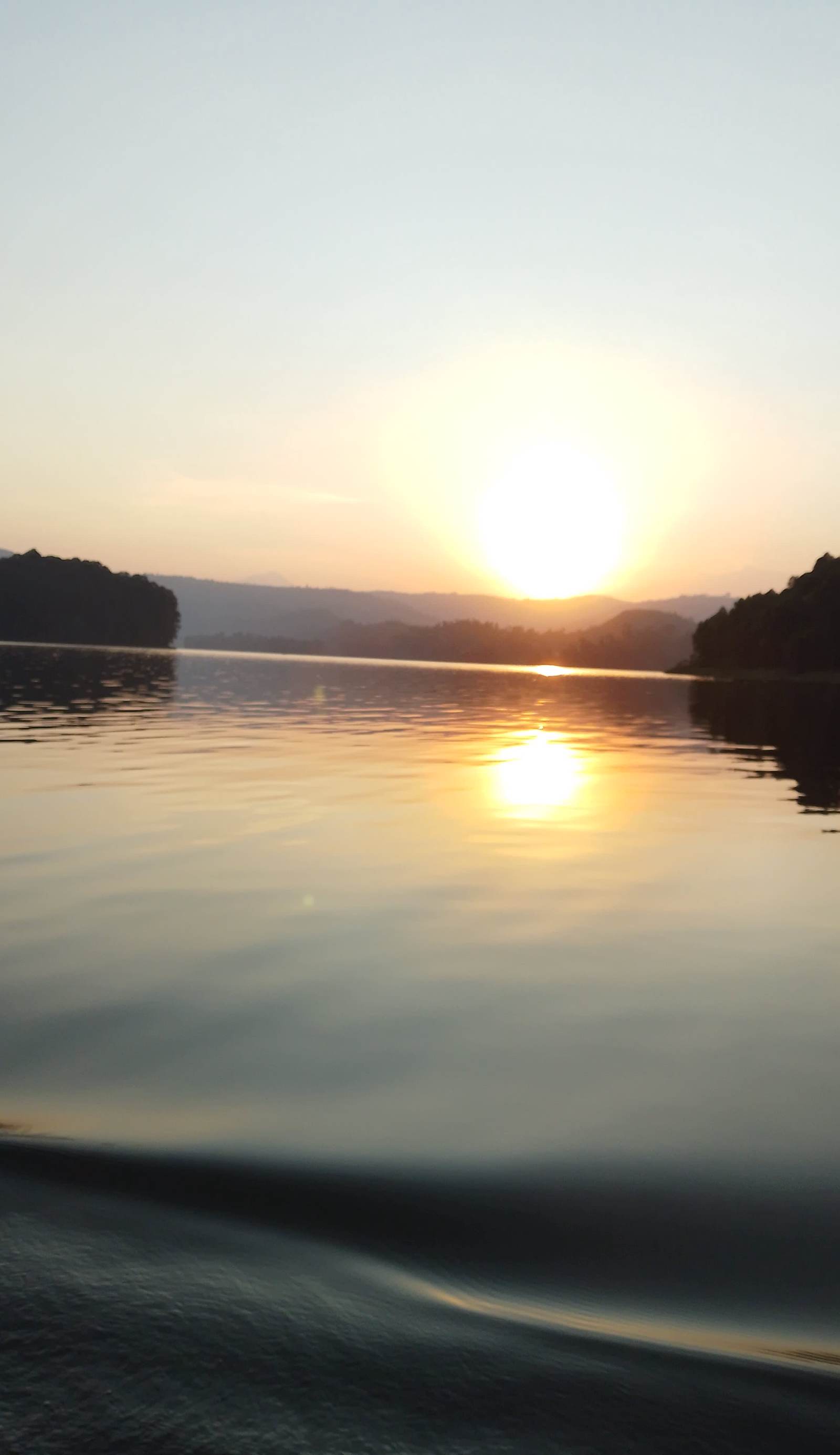 Sunrise Hostel Bunyonyi