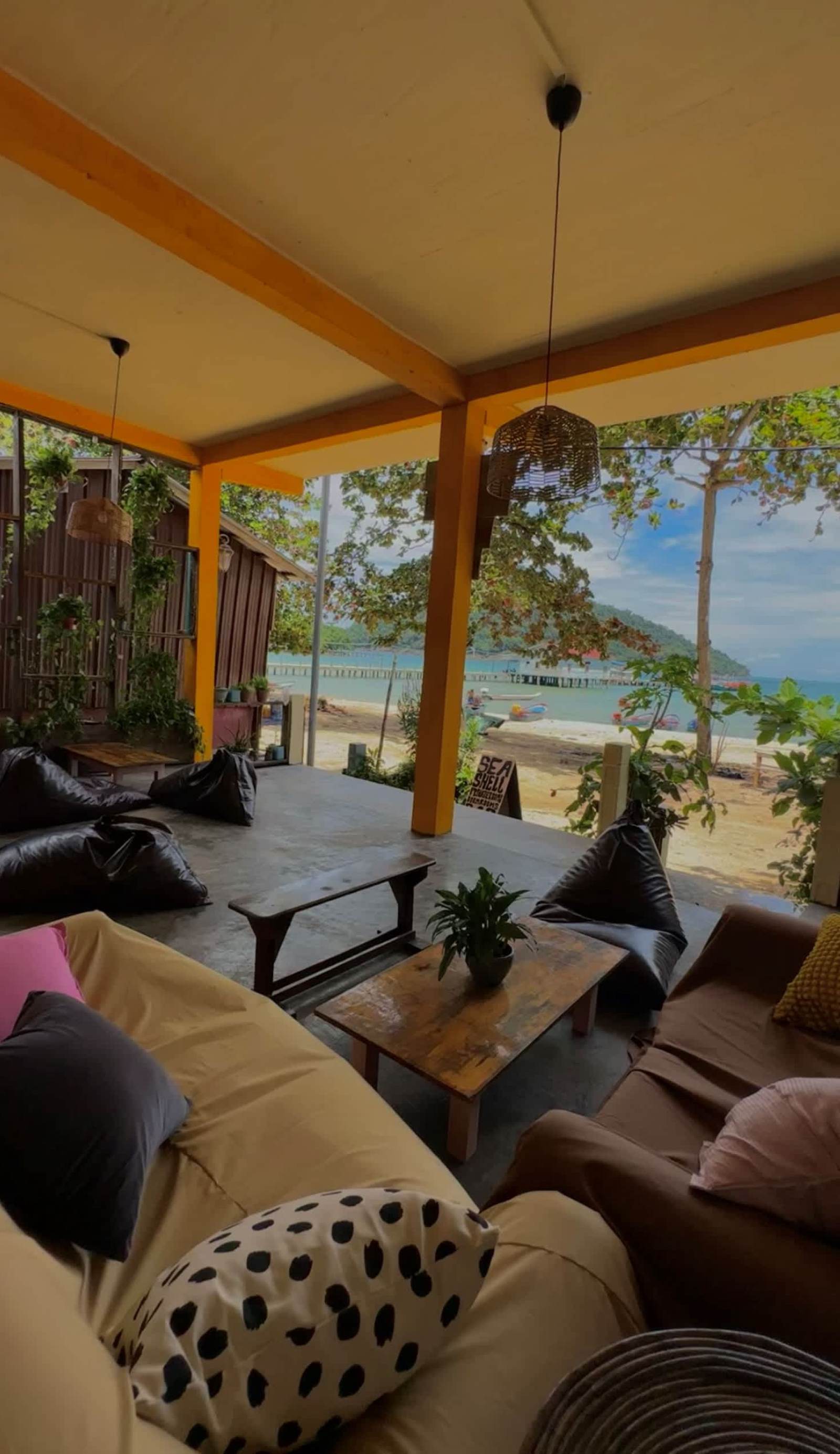 Seashell Guesthouse, Bar and Tattoos