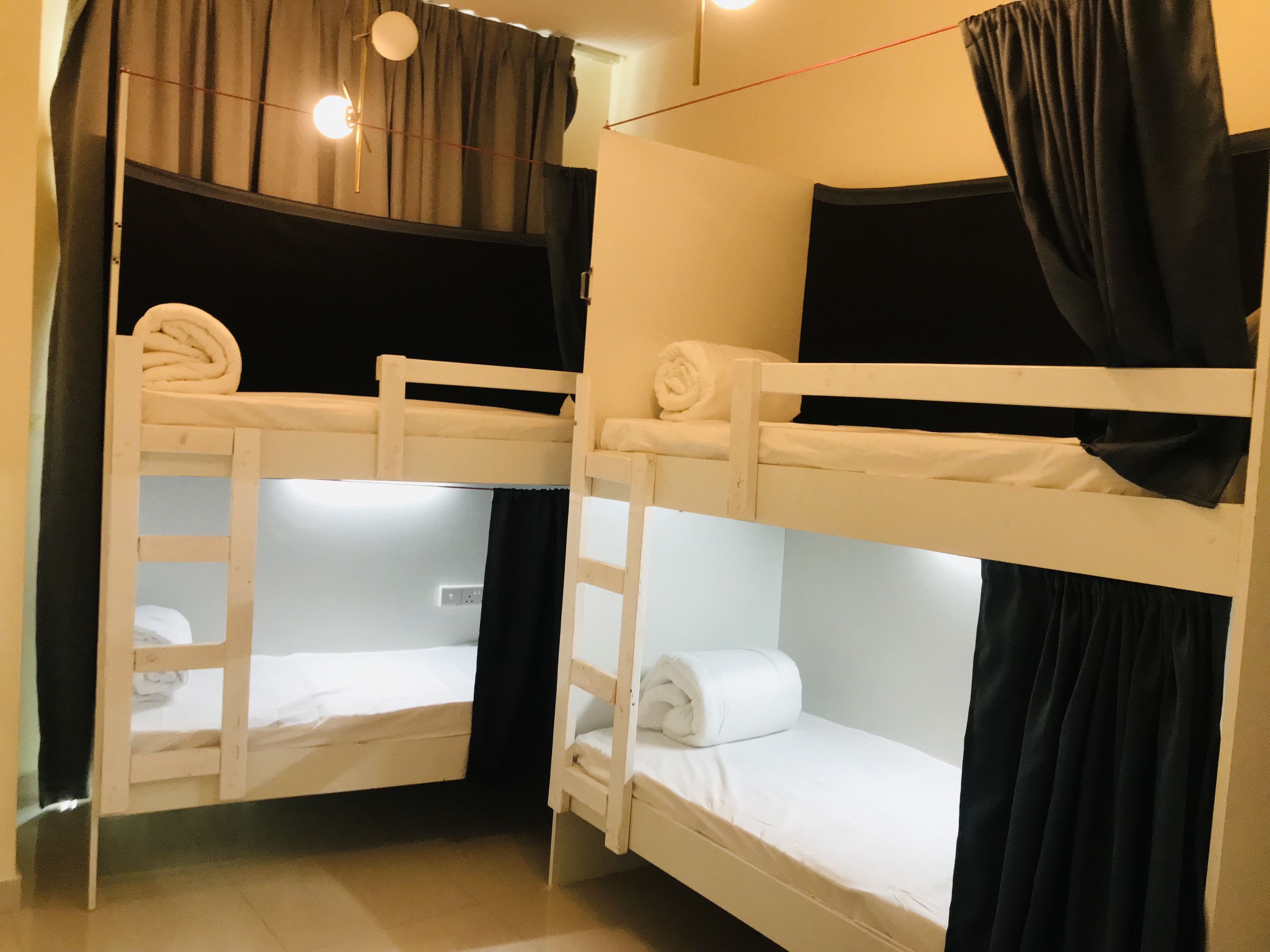 Modern Shared Apartment Hostel with Pool & Gym Access