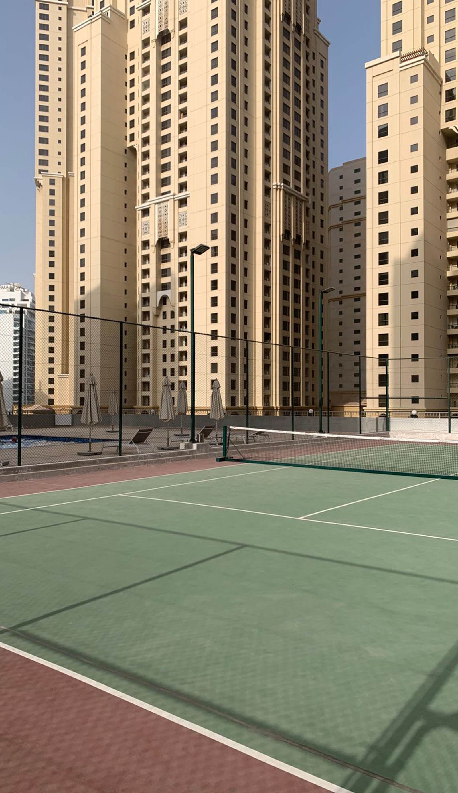 Modern Shared Apartment Hostel with Pool & Gym Access