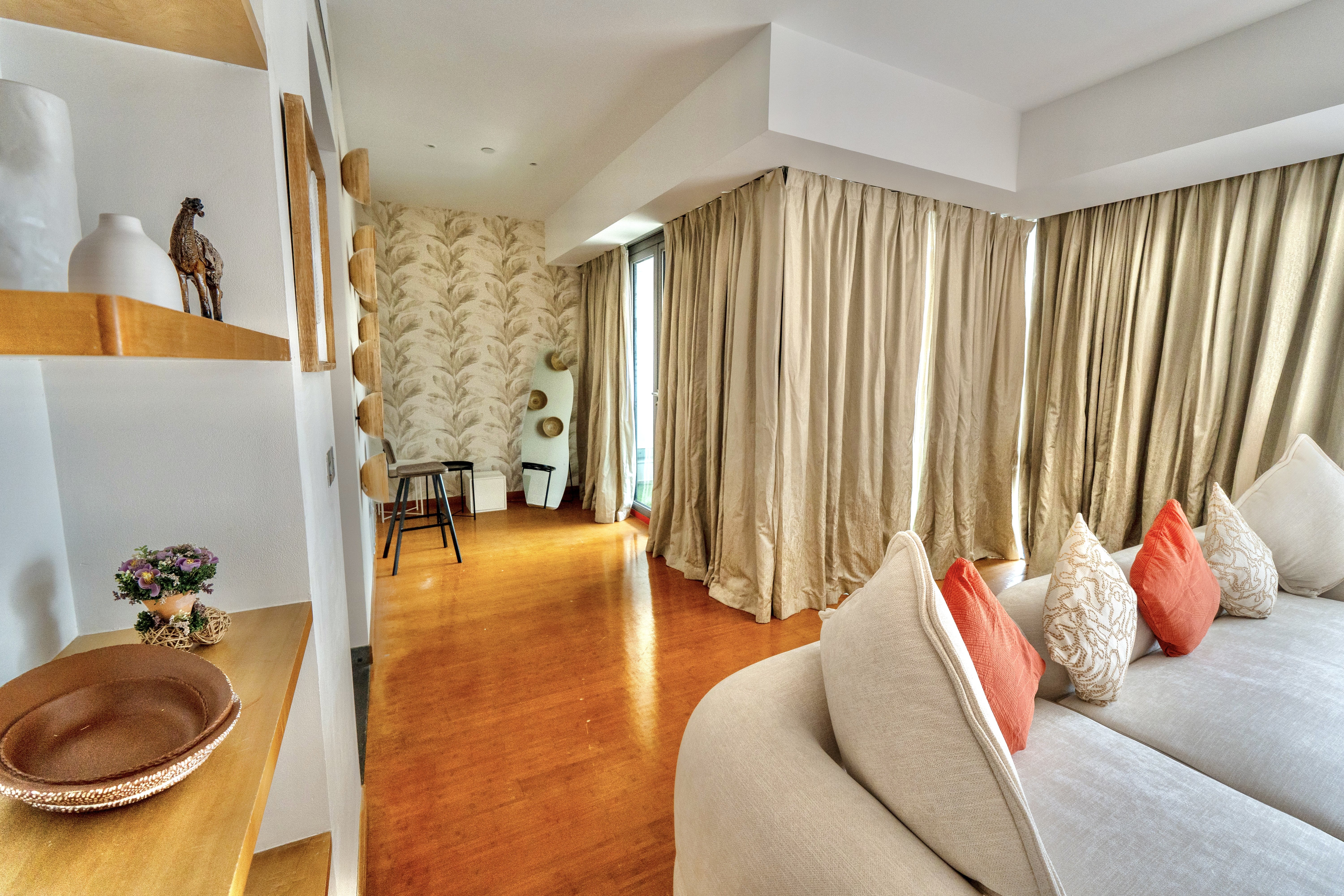 Luxury 1 Bed Apartment Near Airport / Metro