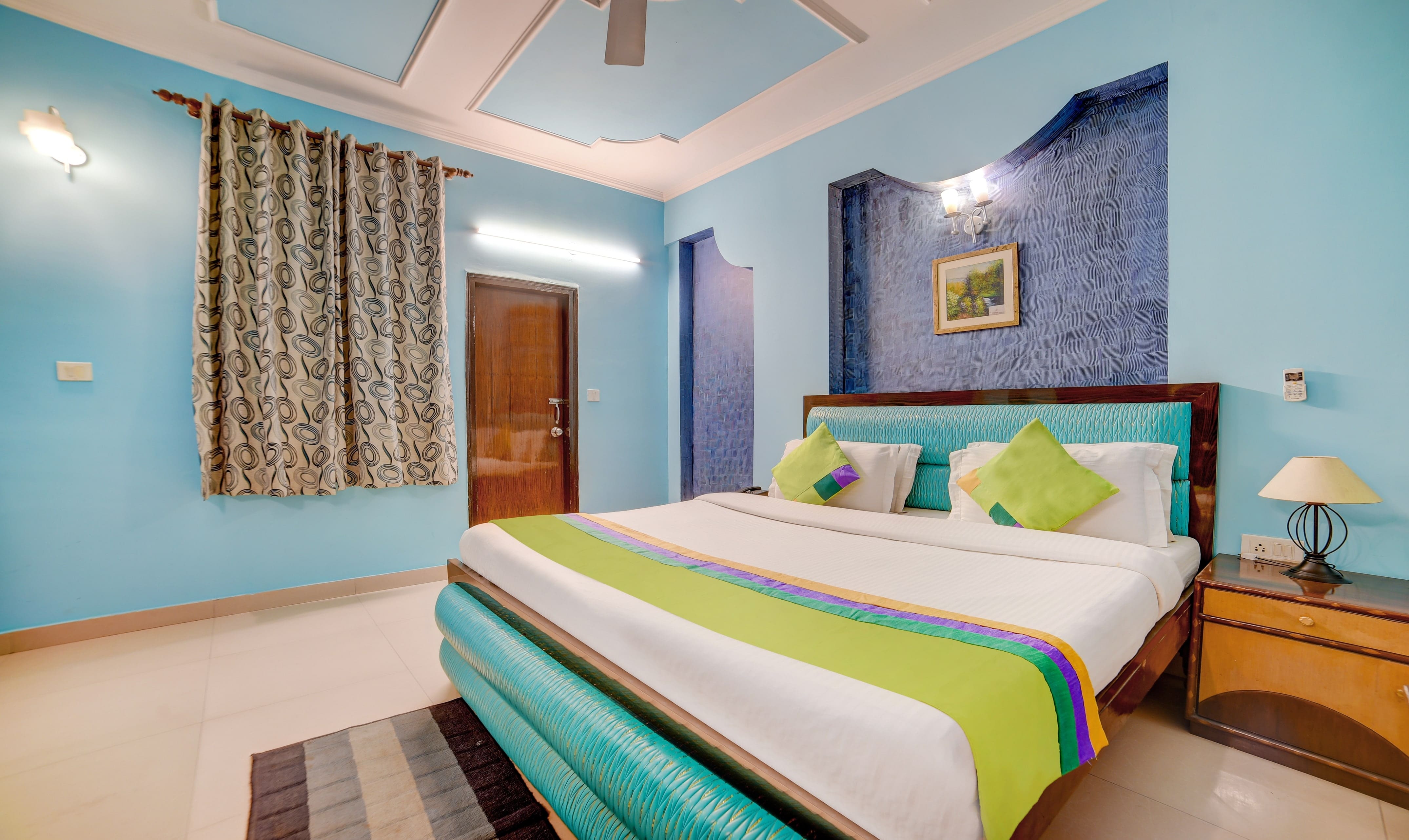 Hotel Paras International