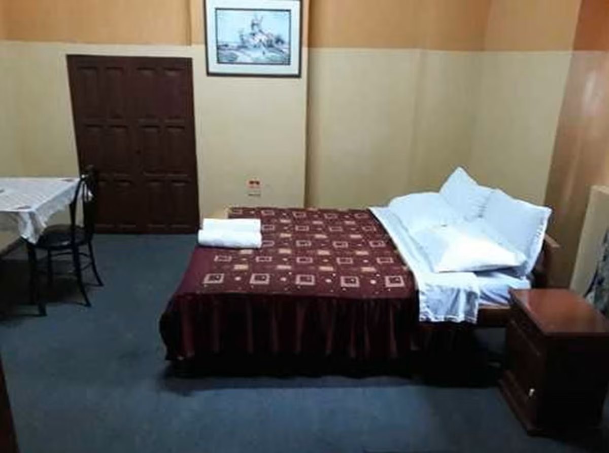 Hostal Castel WL