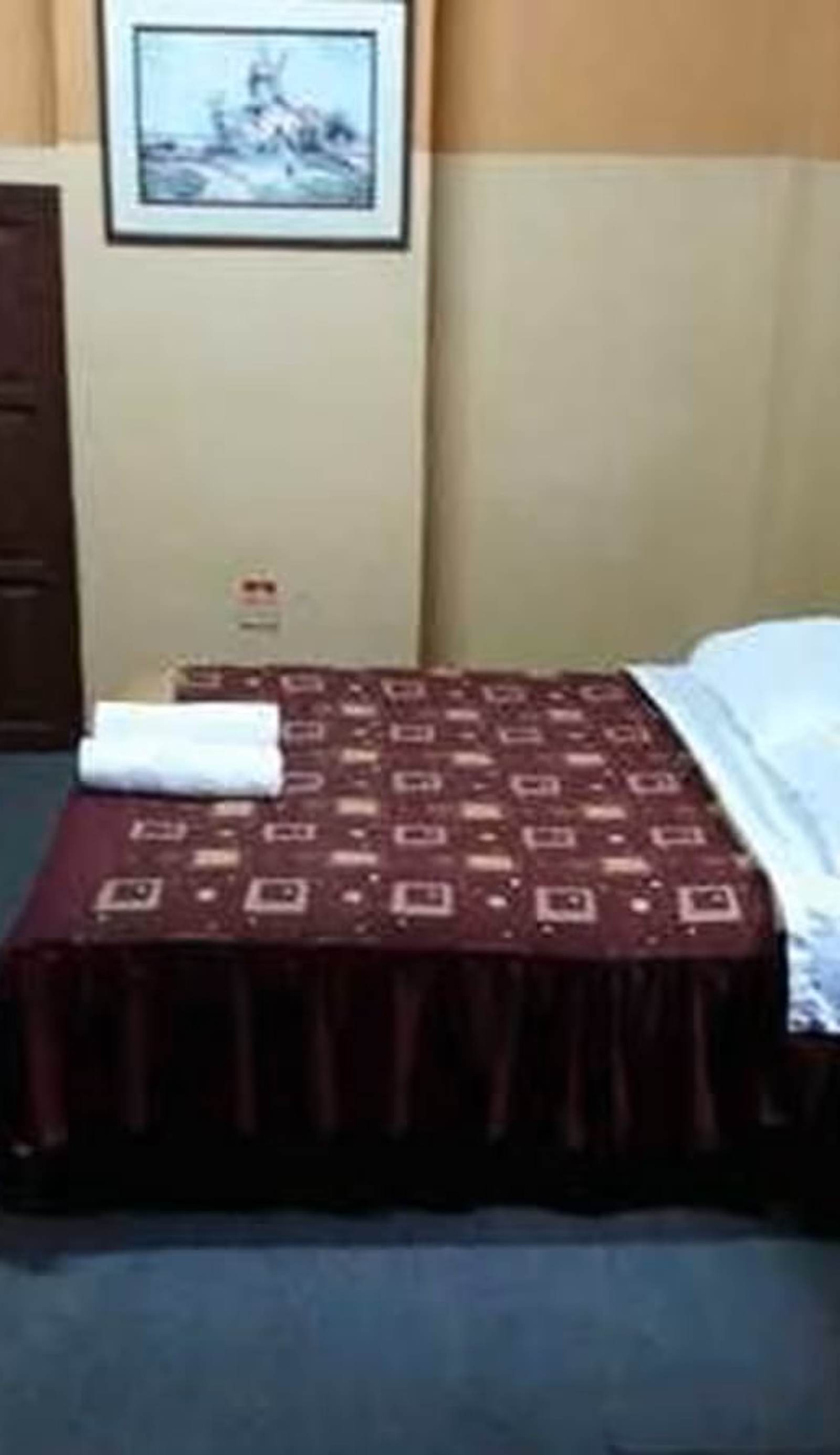 Hostal Castel WL