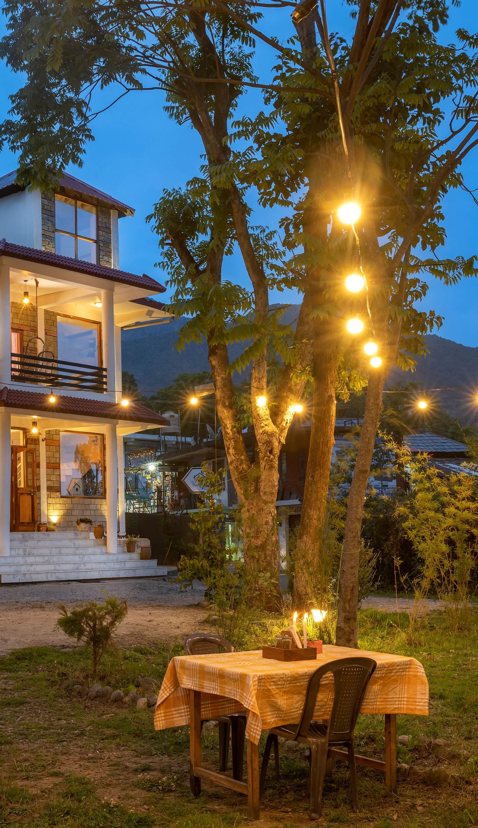 The Birdhouse Villa, Bir
