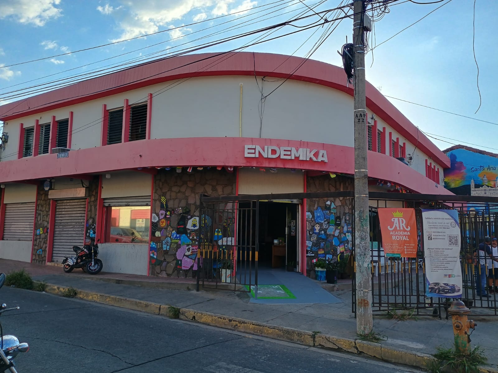 Yek Hostels
