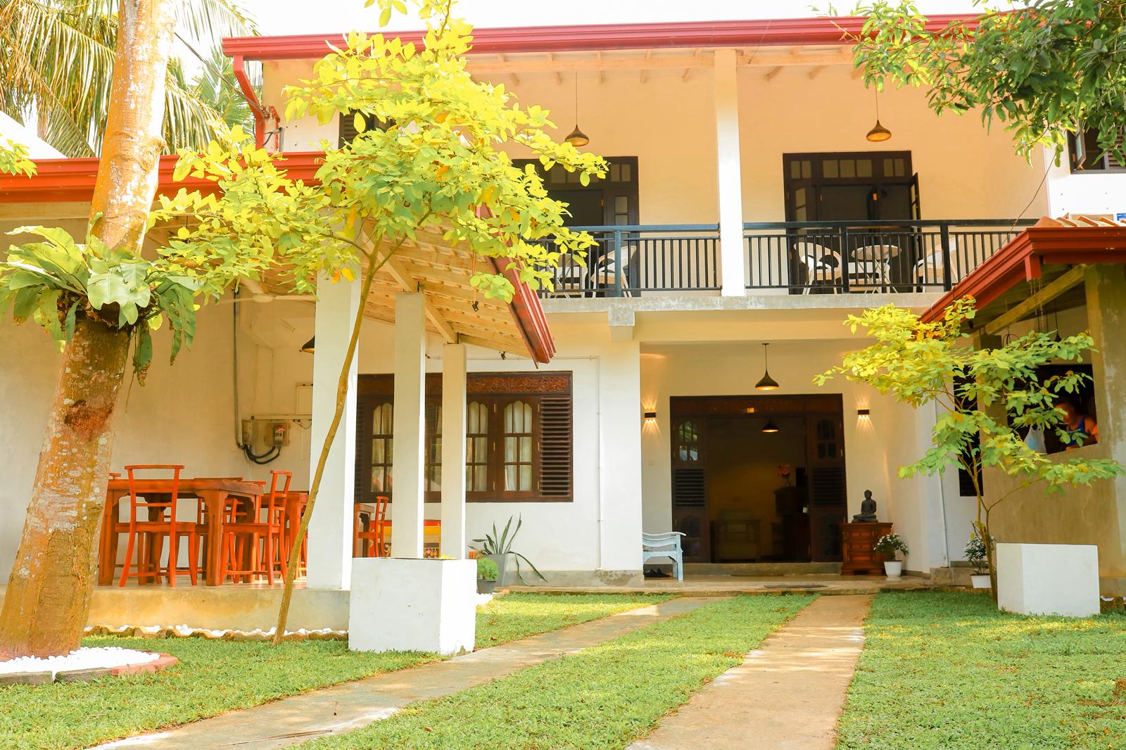 AYUBELLO Hostel & Suites