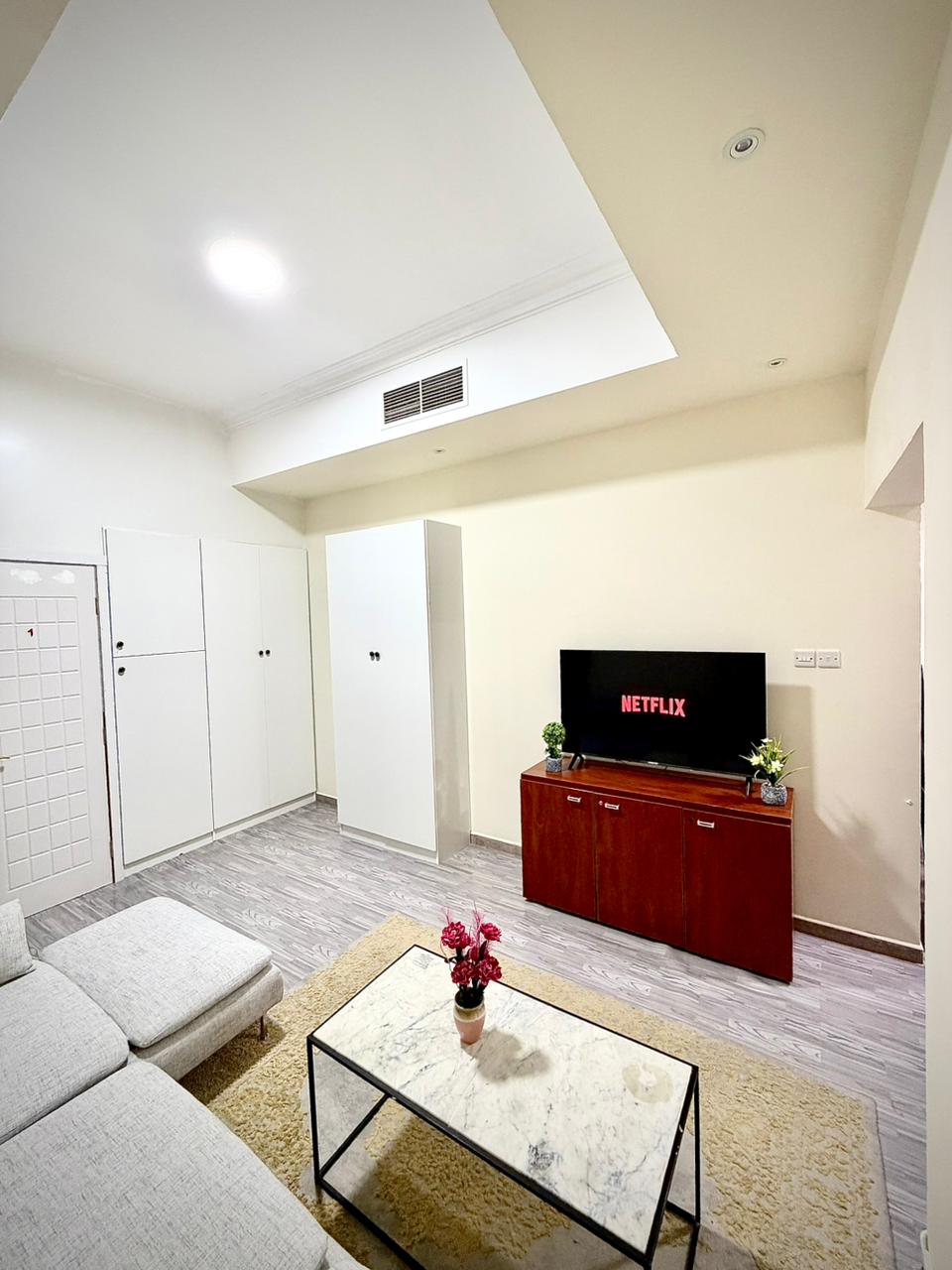 Luxury Capsule Hostel Near Insurance Market Metro