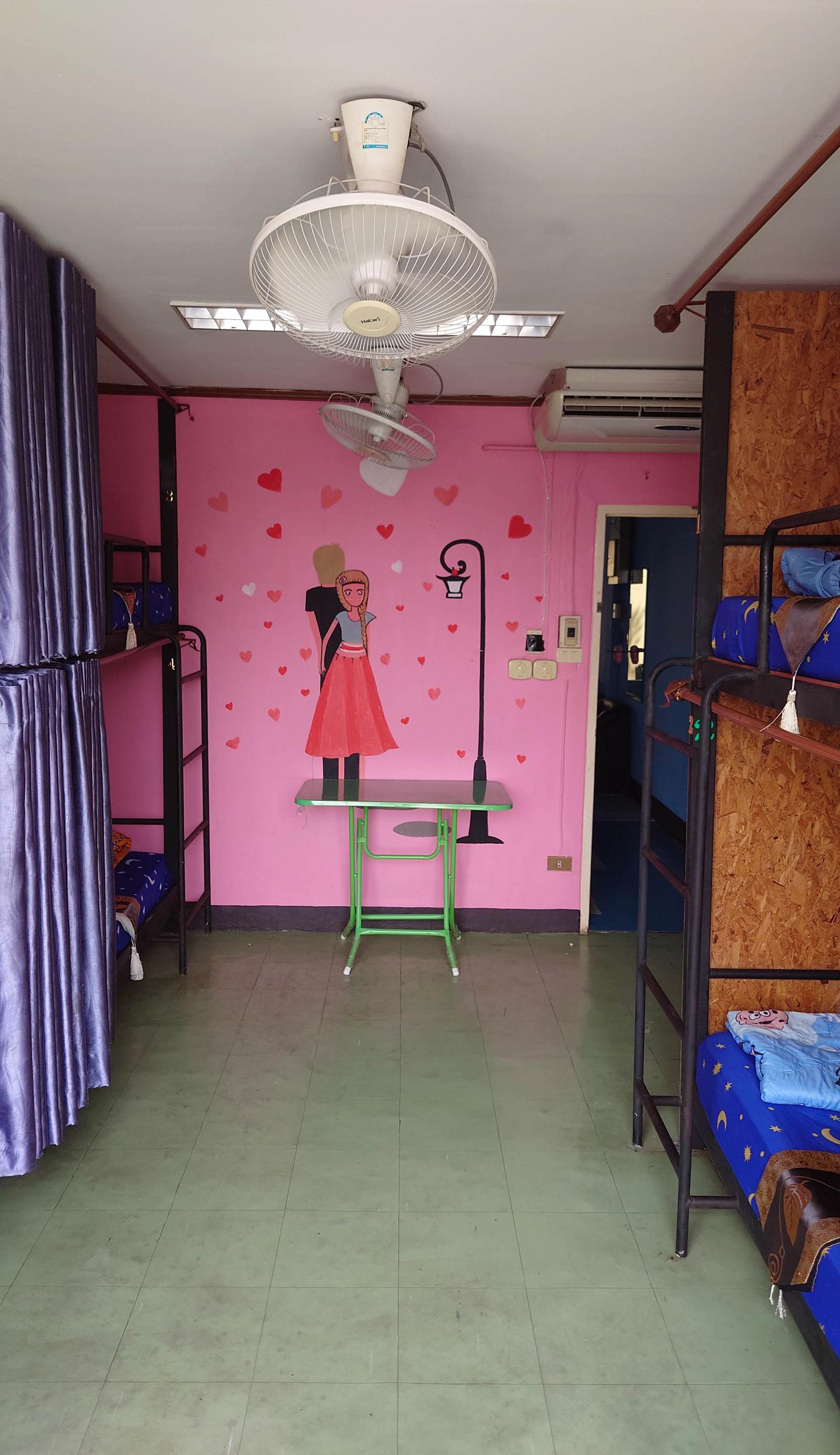 J Cafe & Hostel