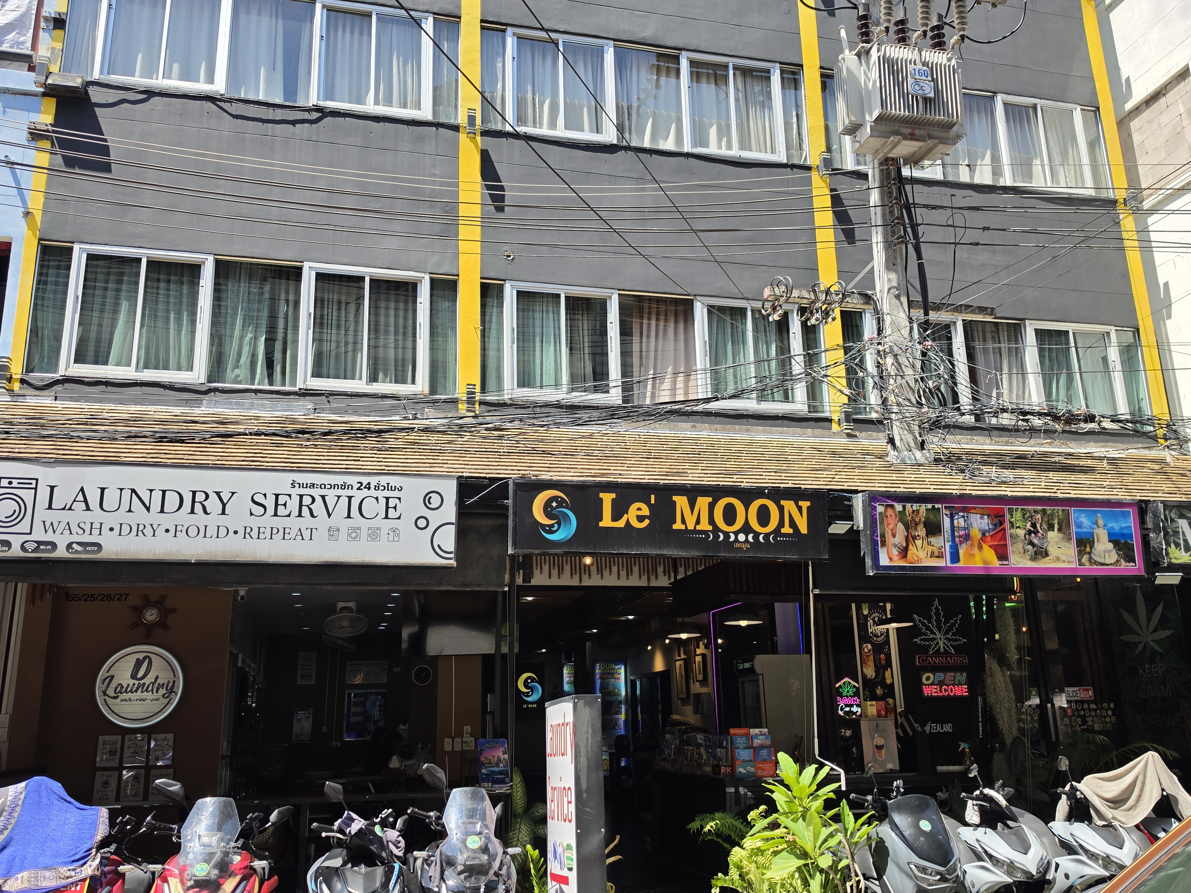 Le Moon