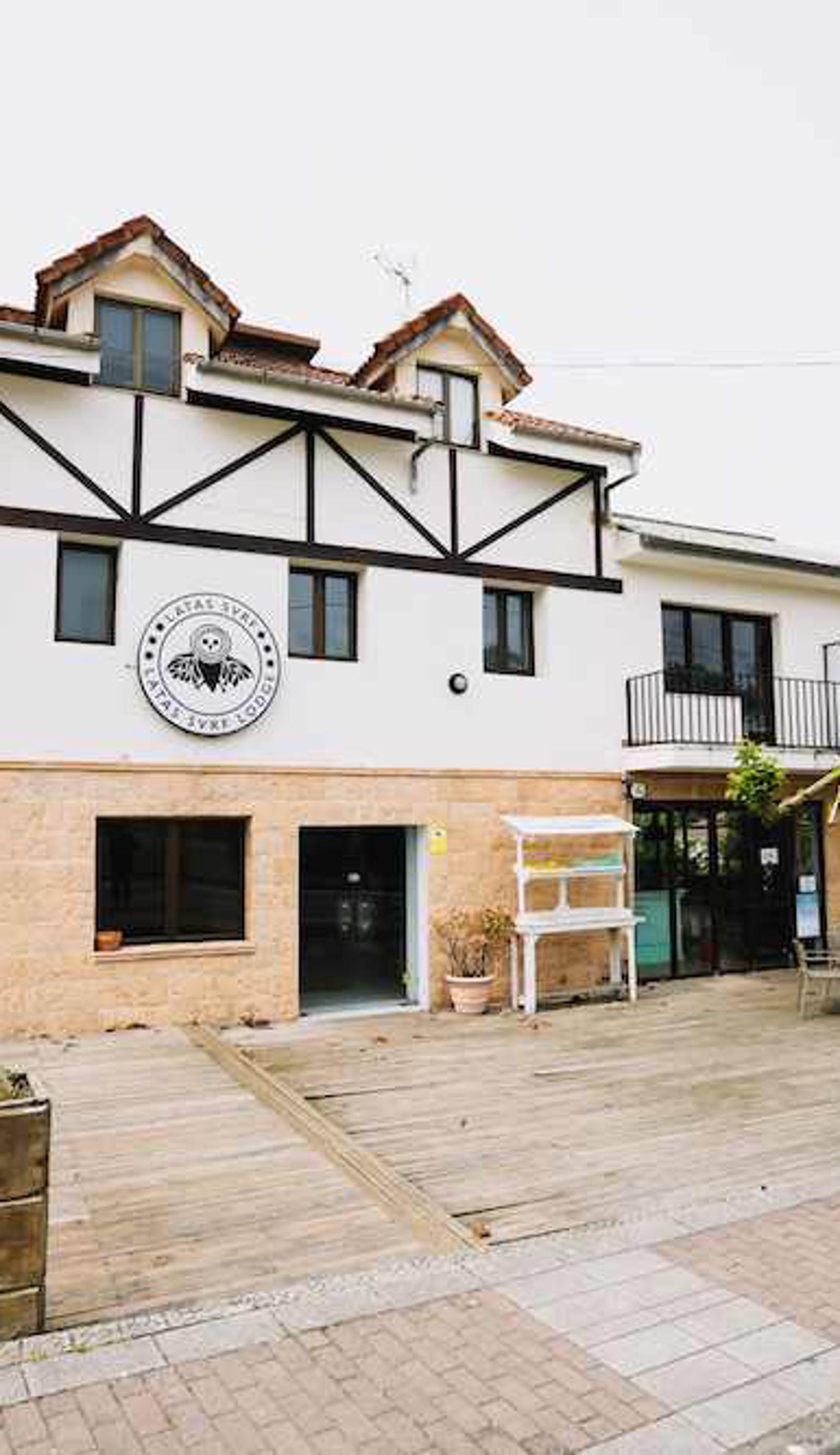 Latas Surf Lodge