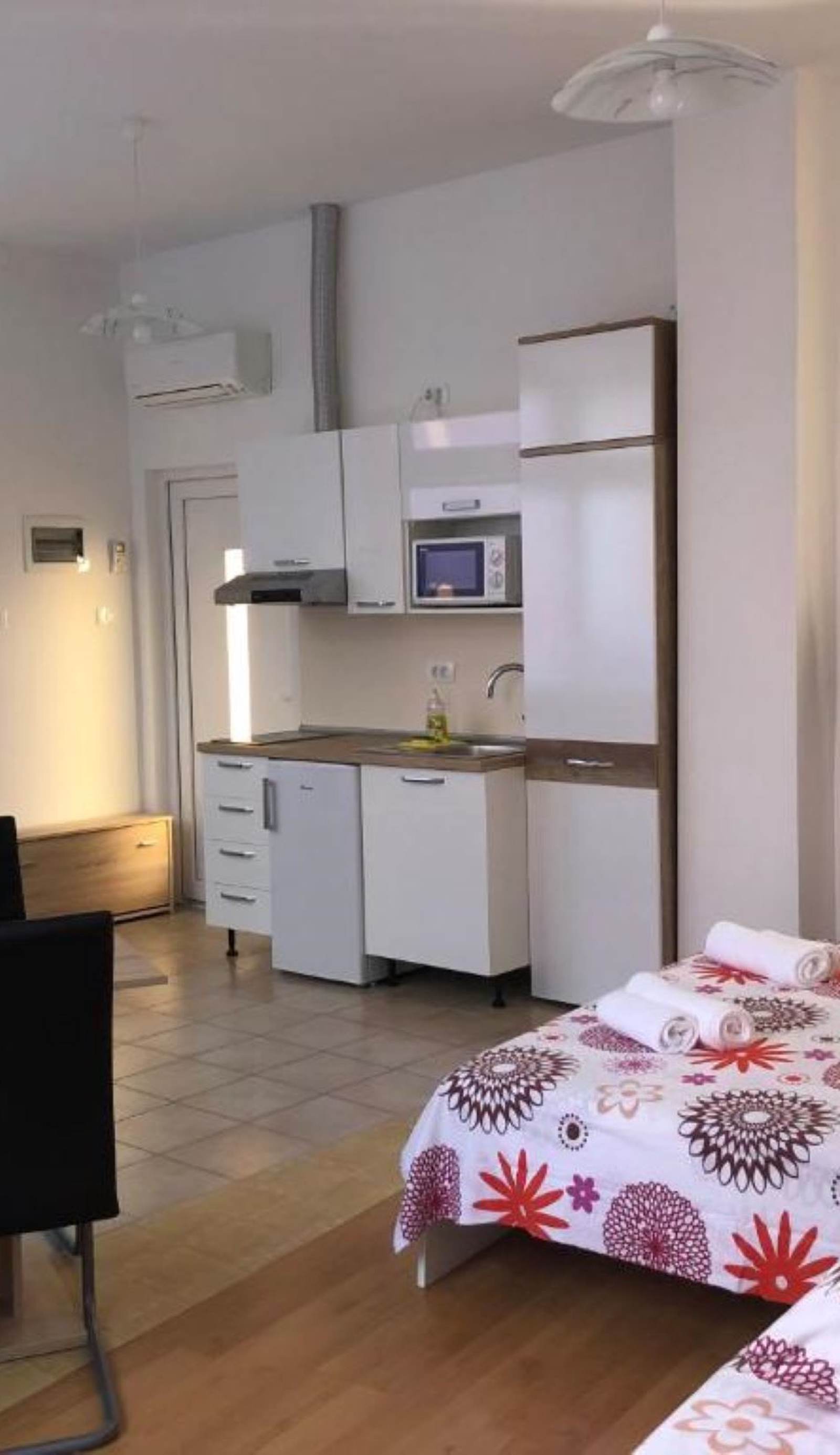 Apartments & Rooms Nardin