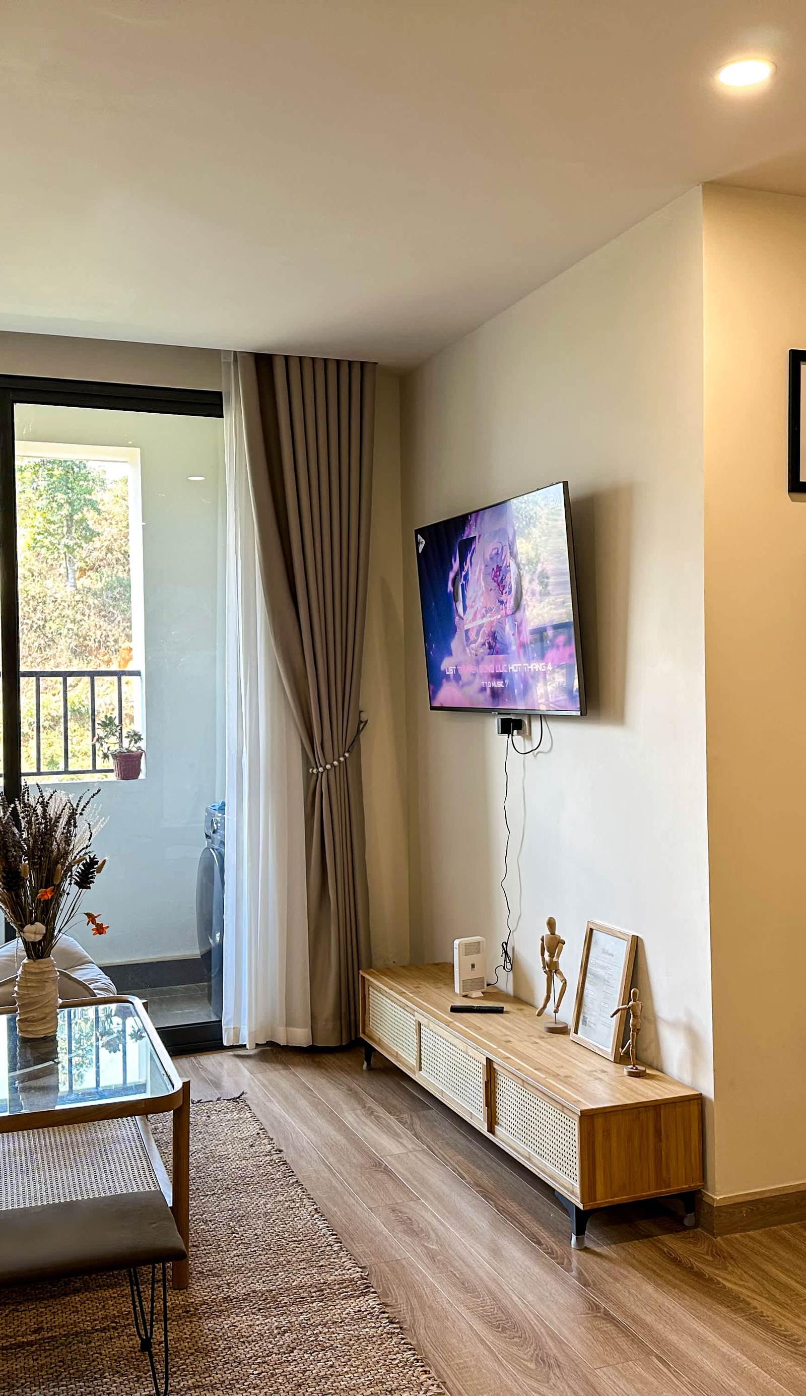 1991 Home - Cozy 3BR Apt w Balcony near Sapa Church