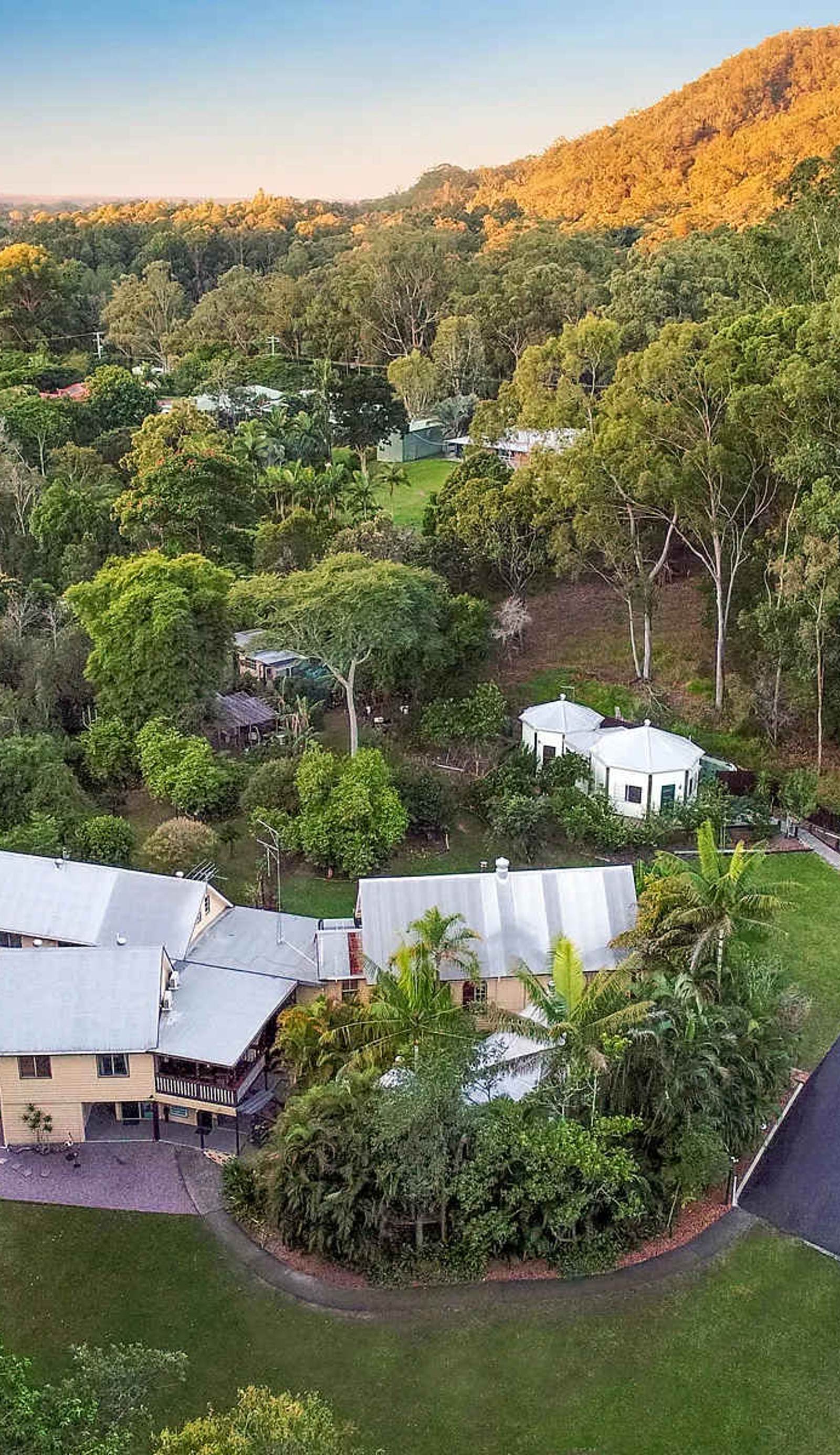Glasshouse Mountains Ecolodge