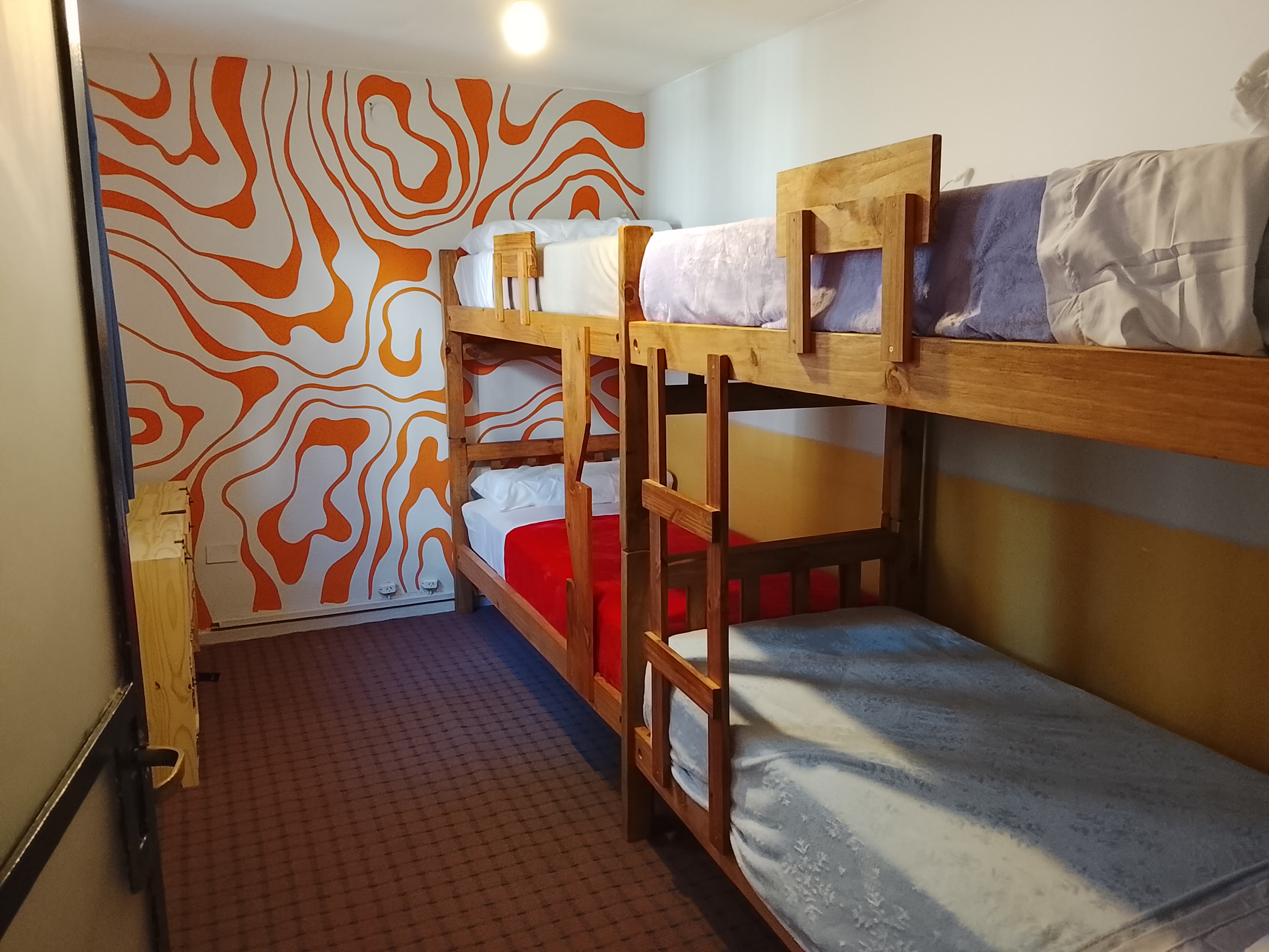 Pulkay Hostel Folk