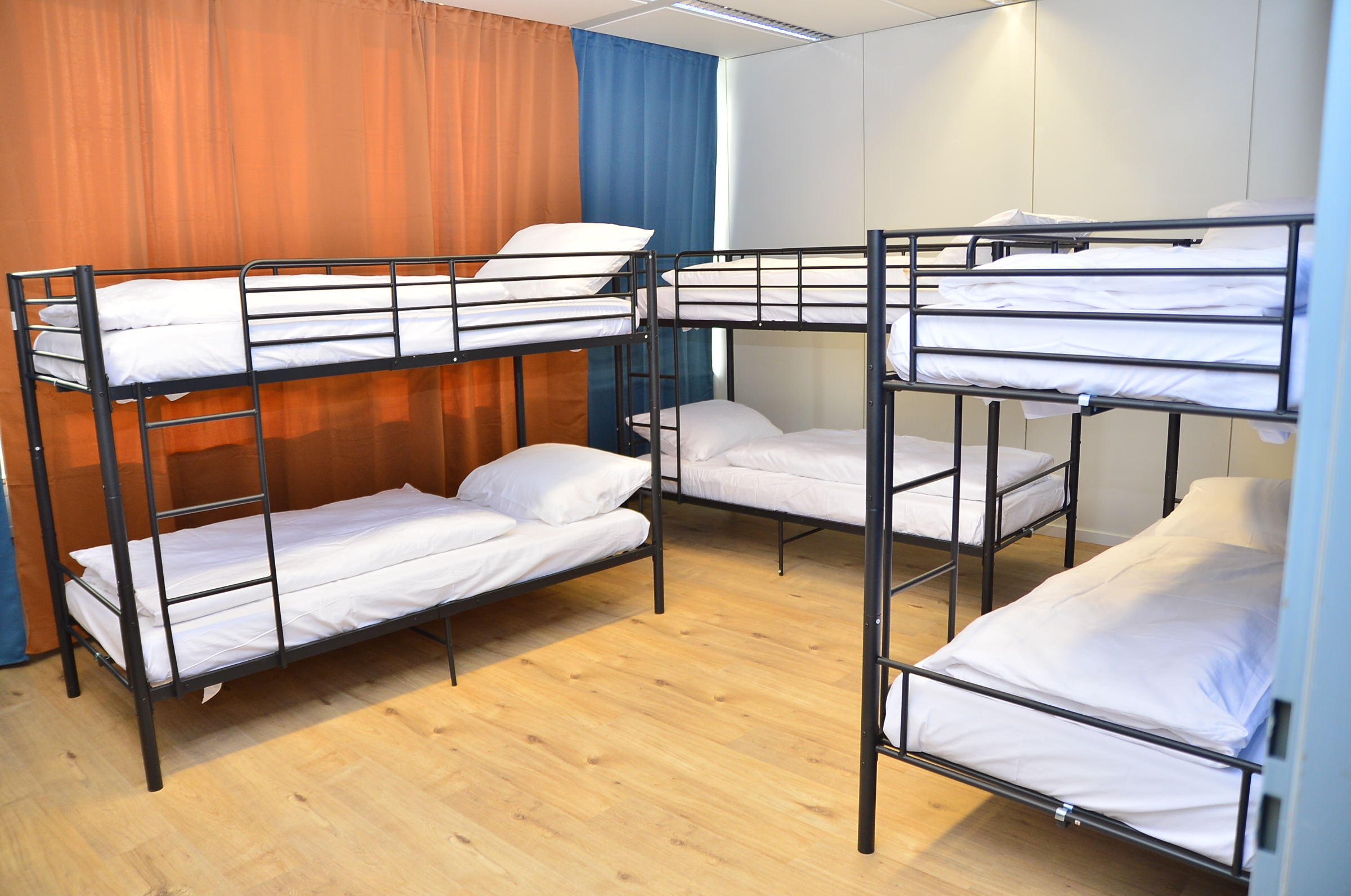 Xenon hostels