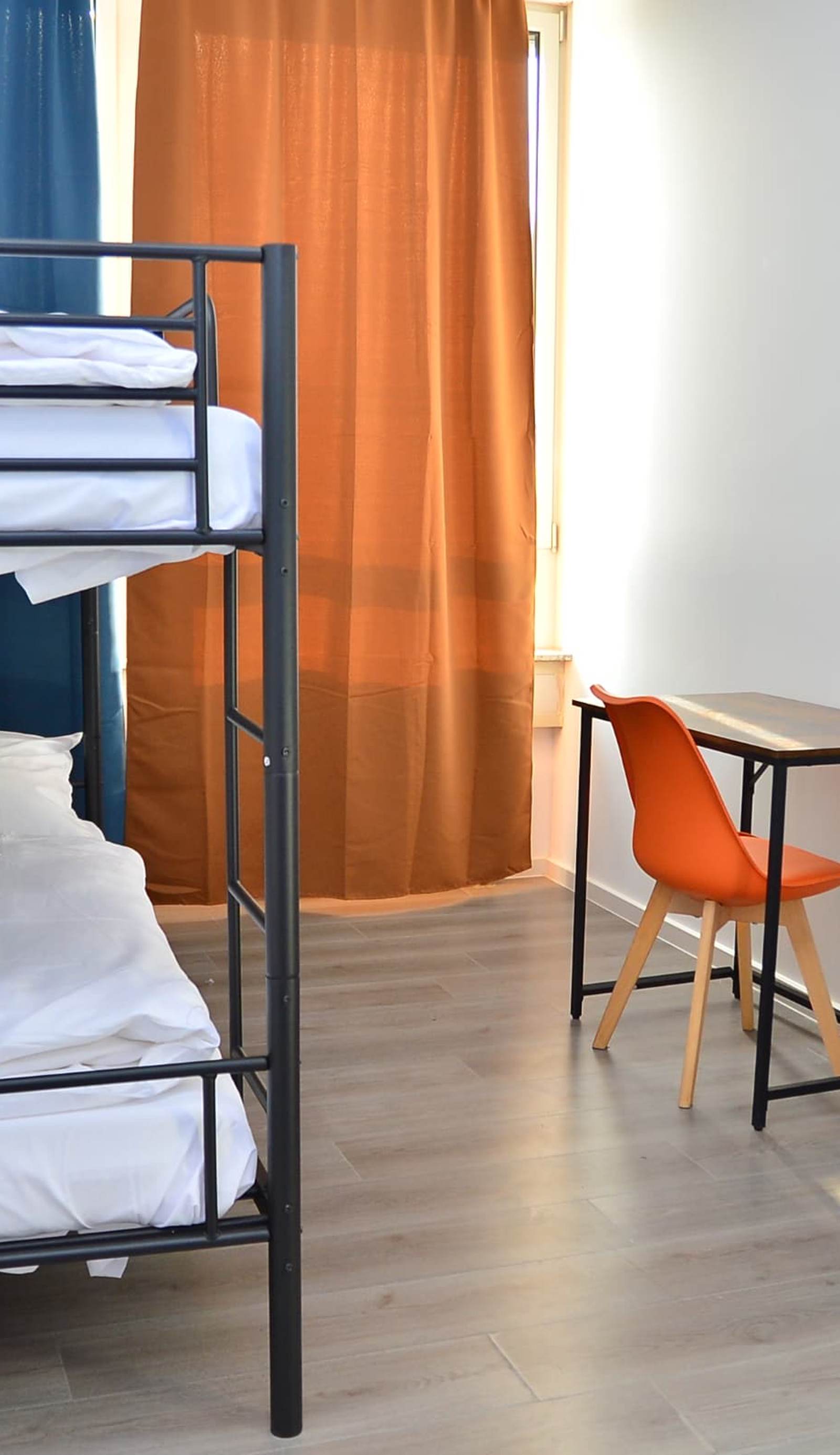 Xenon hostels