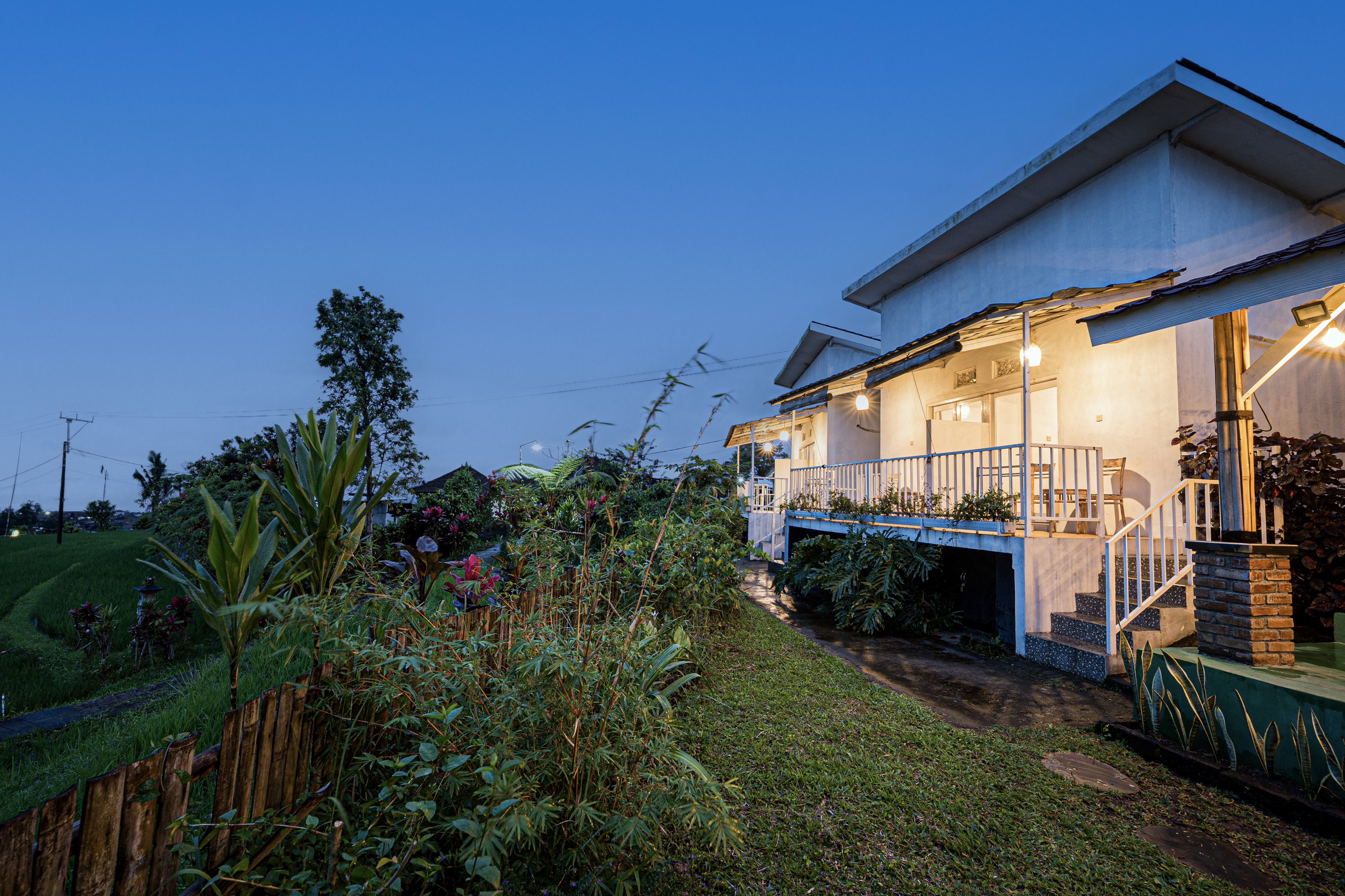 Santya Loka Lodge & Twin Waterfall