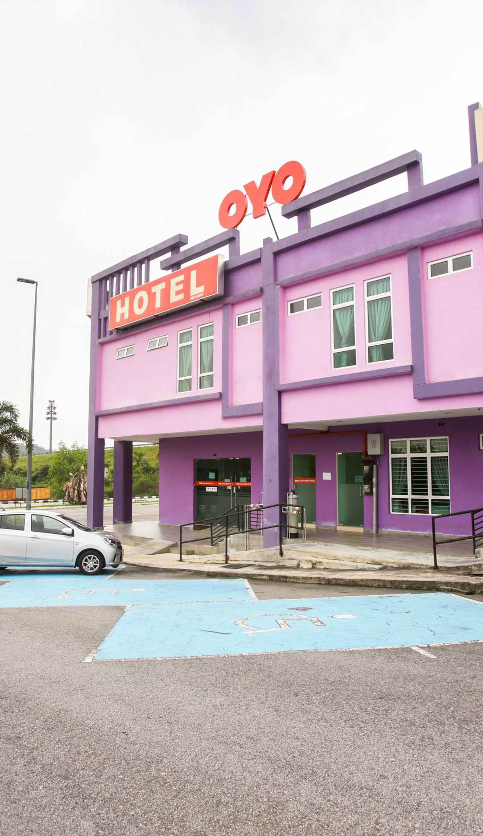 OYO 89677 Sunflower Hotel
