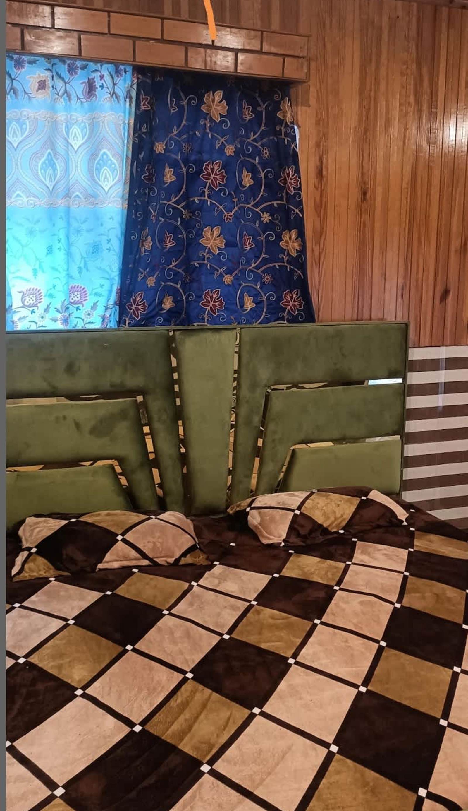 Hotel Azizia Near Dal Lake