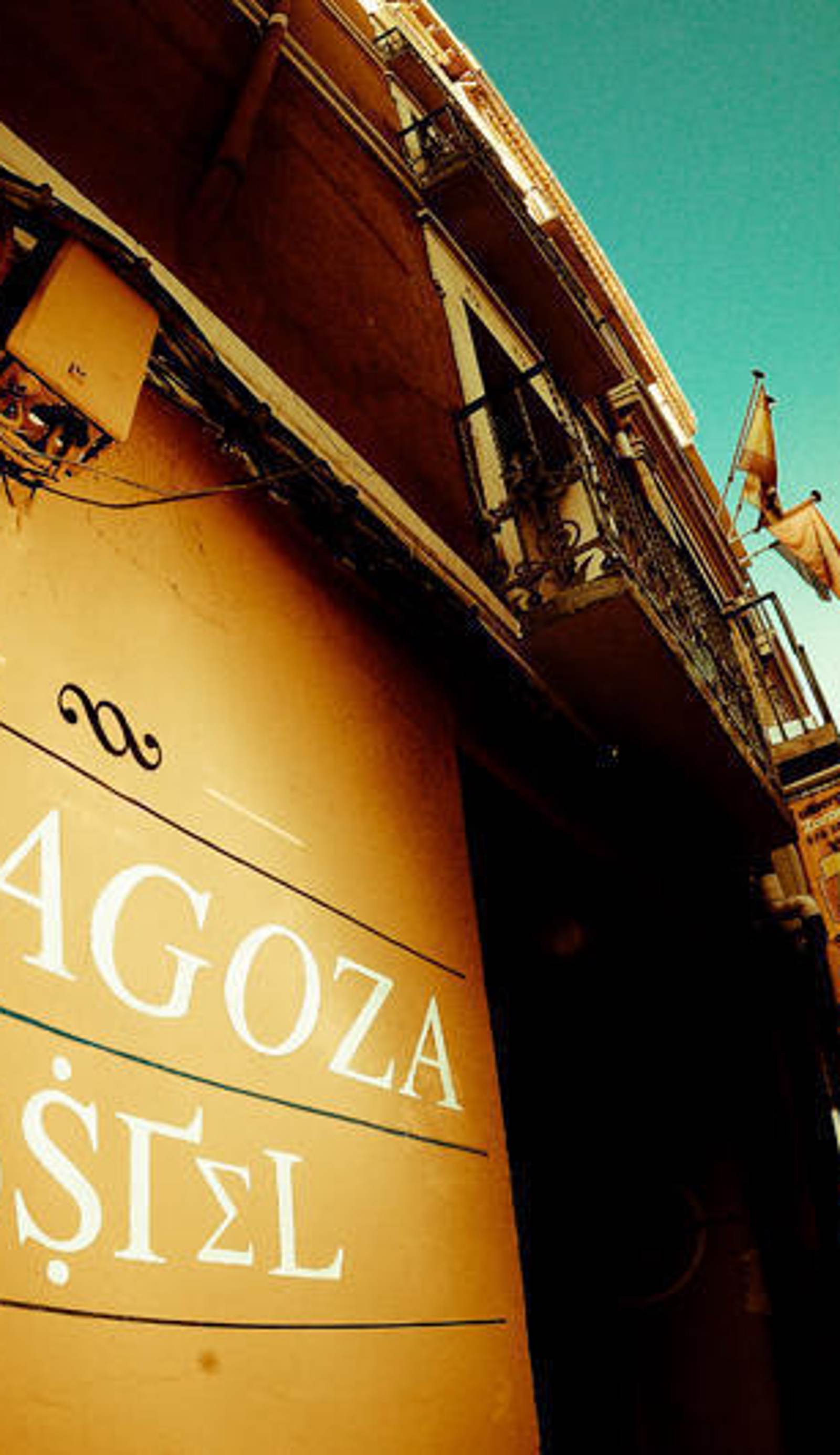 Be Zaragoza Hostel
