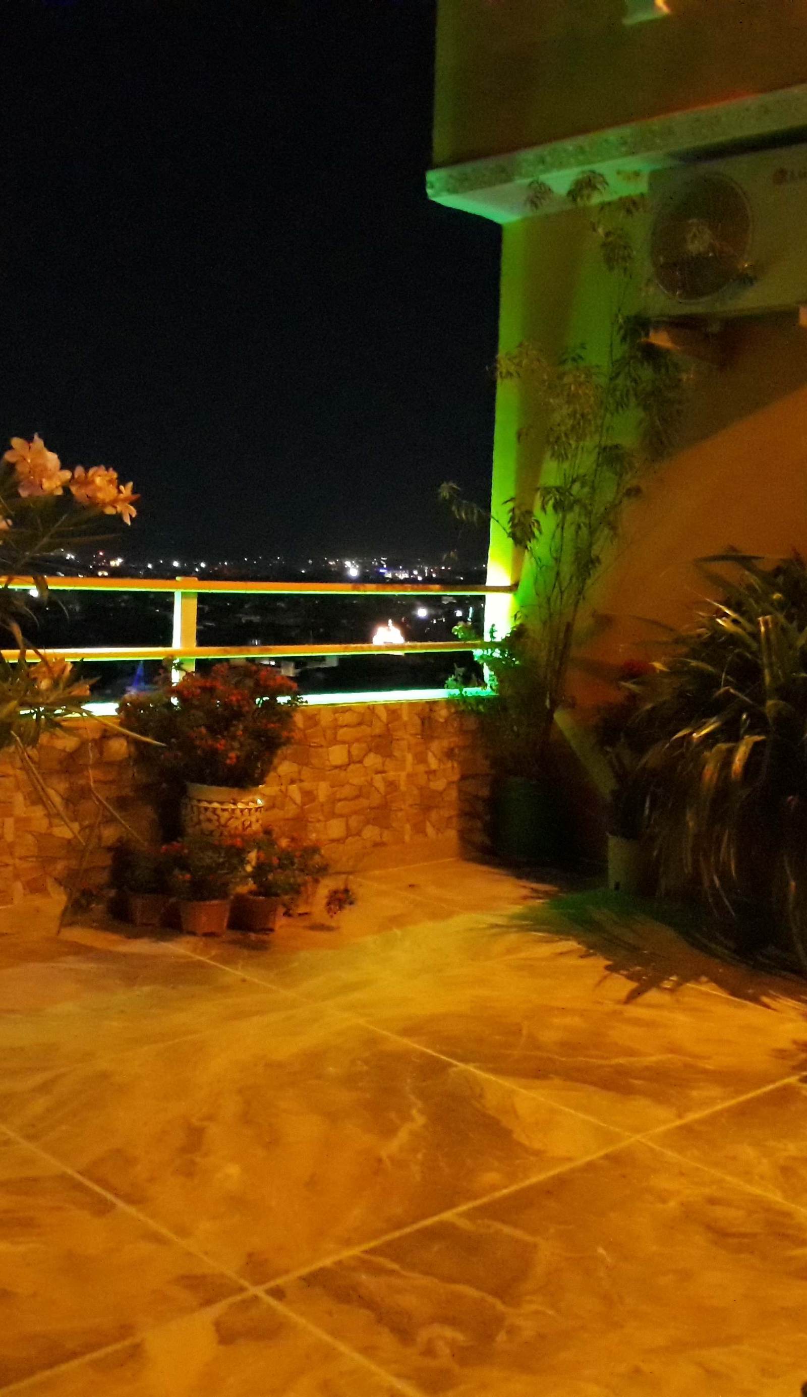 Hotel Yellow Heights