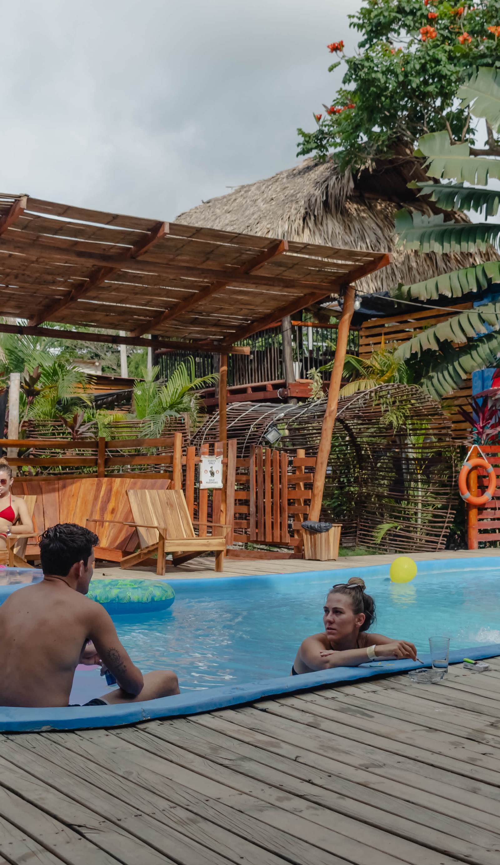 El Zoo Hostel And Pool