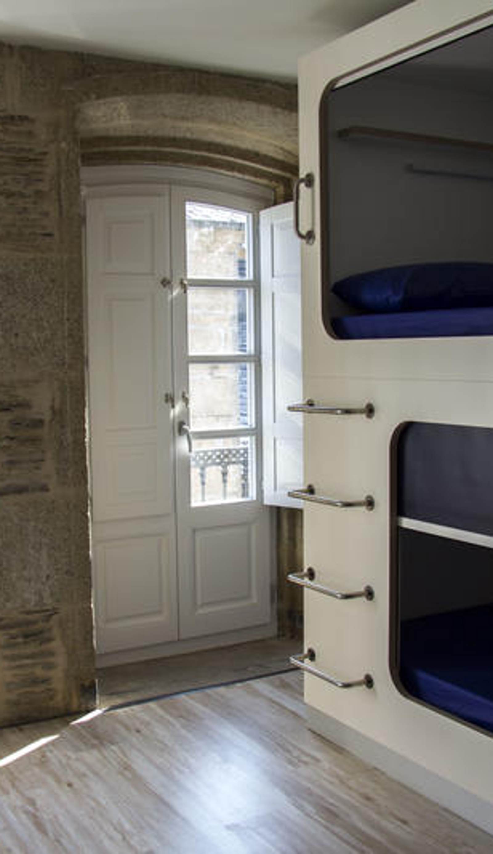 Hostel Cross