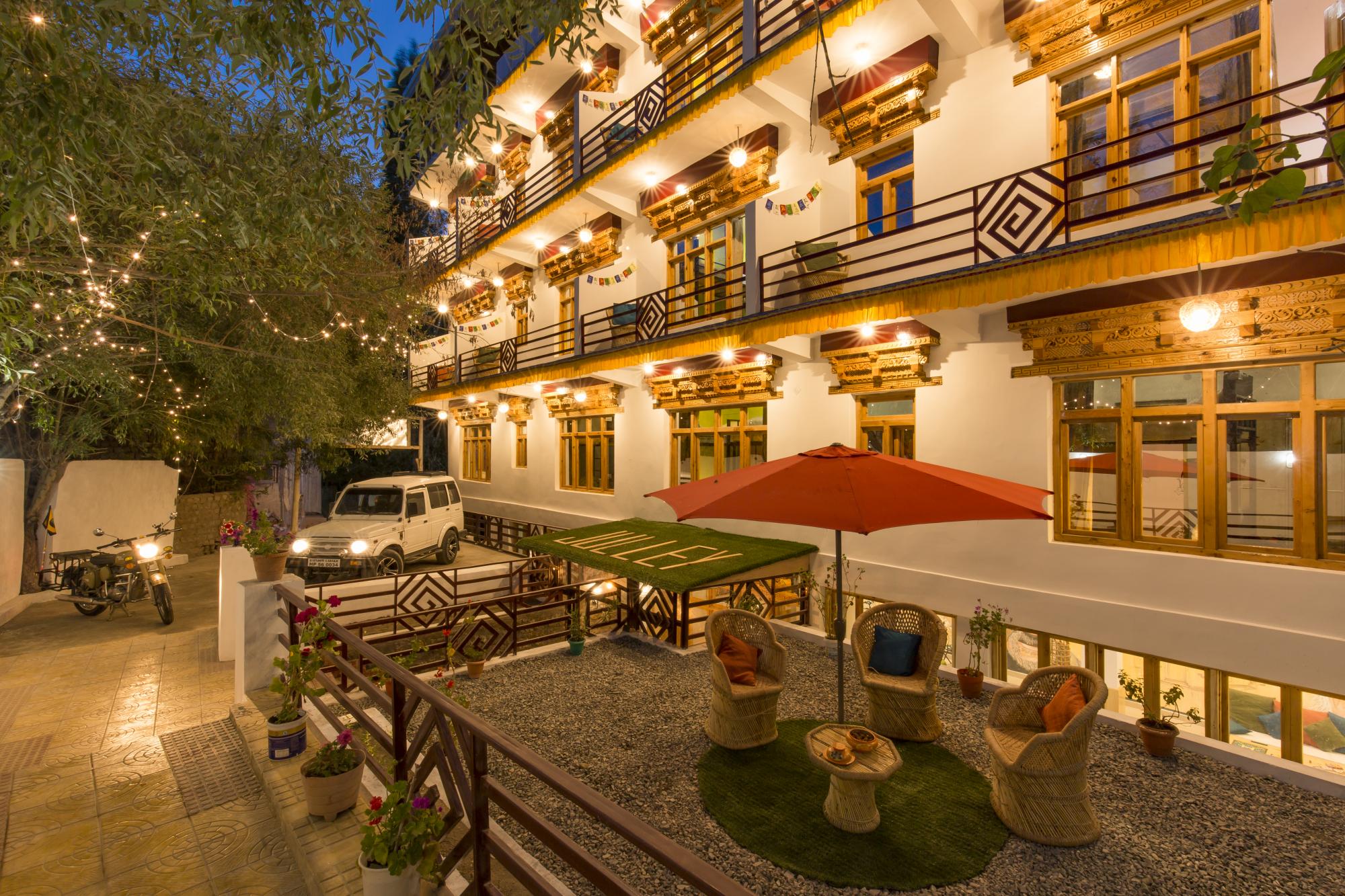 Rainbow Hostelier