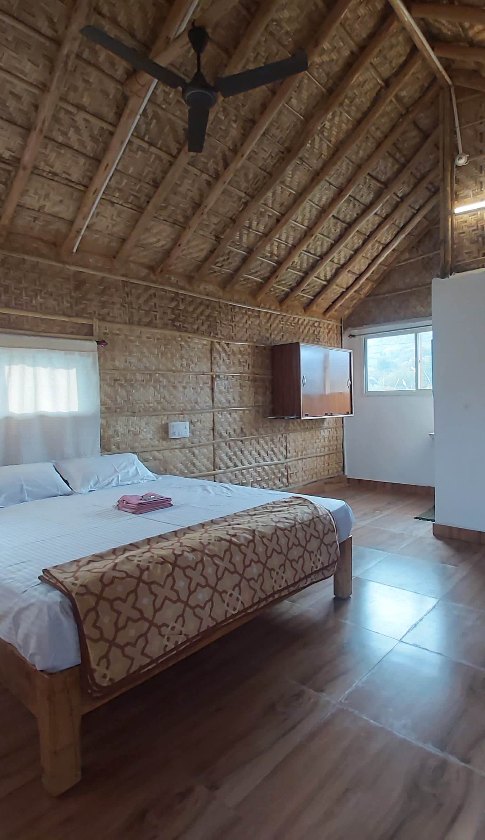 Mowgli's Cafe Hampi & Guest House