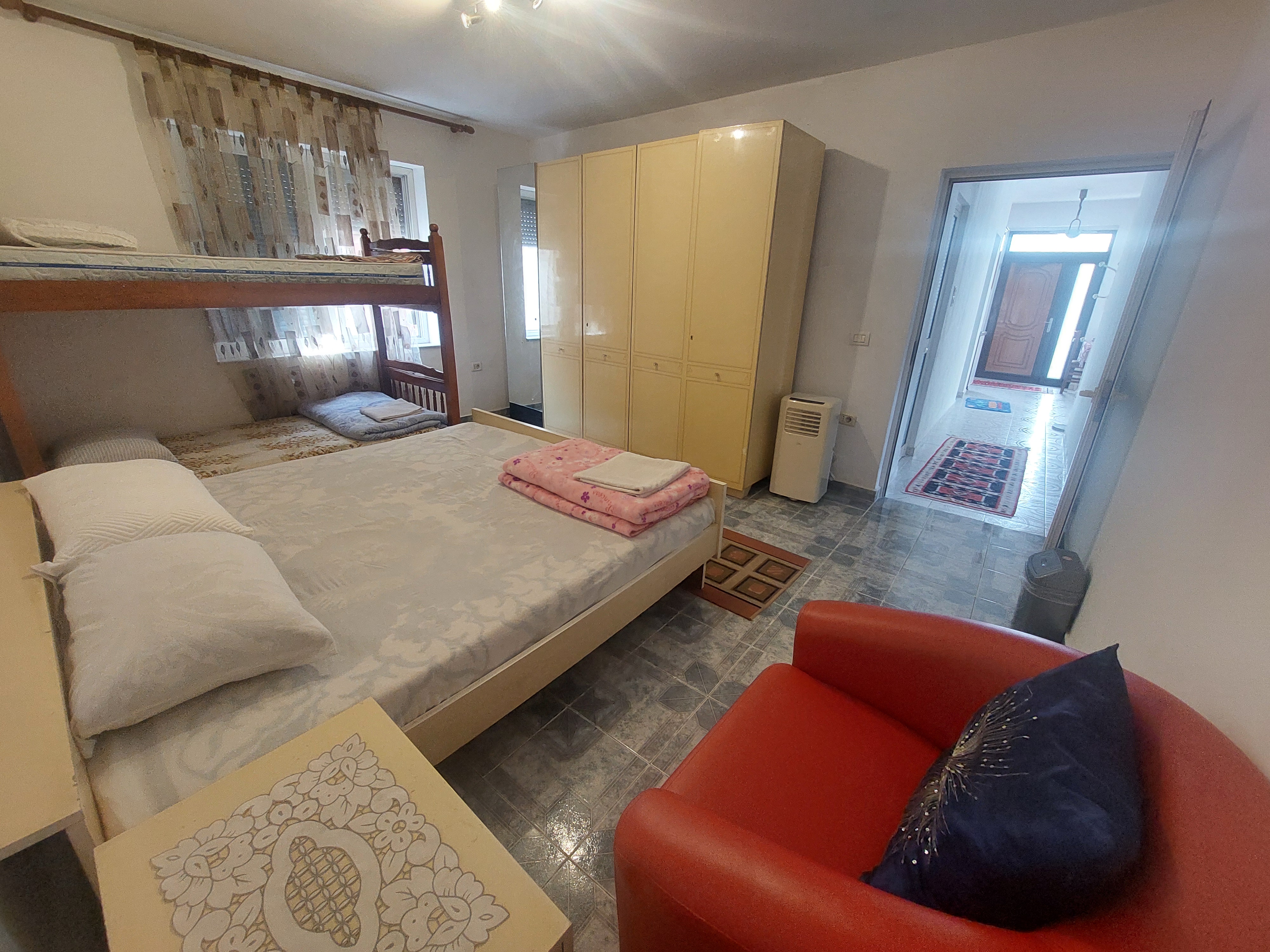 D'Friendship Dorms & Hostel